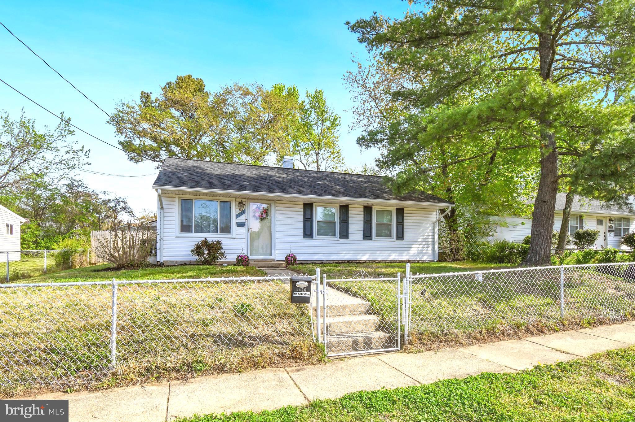 SOUTH LAWN - Residential