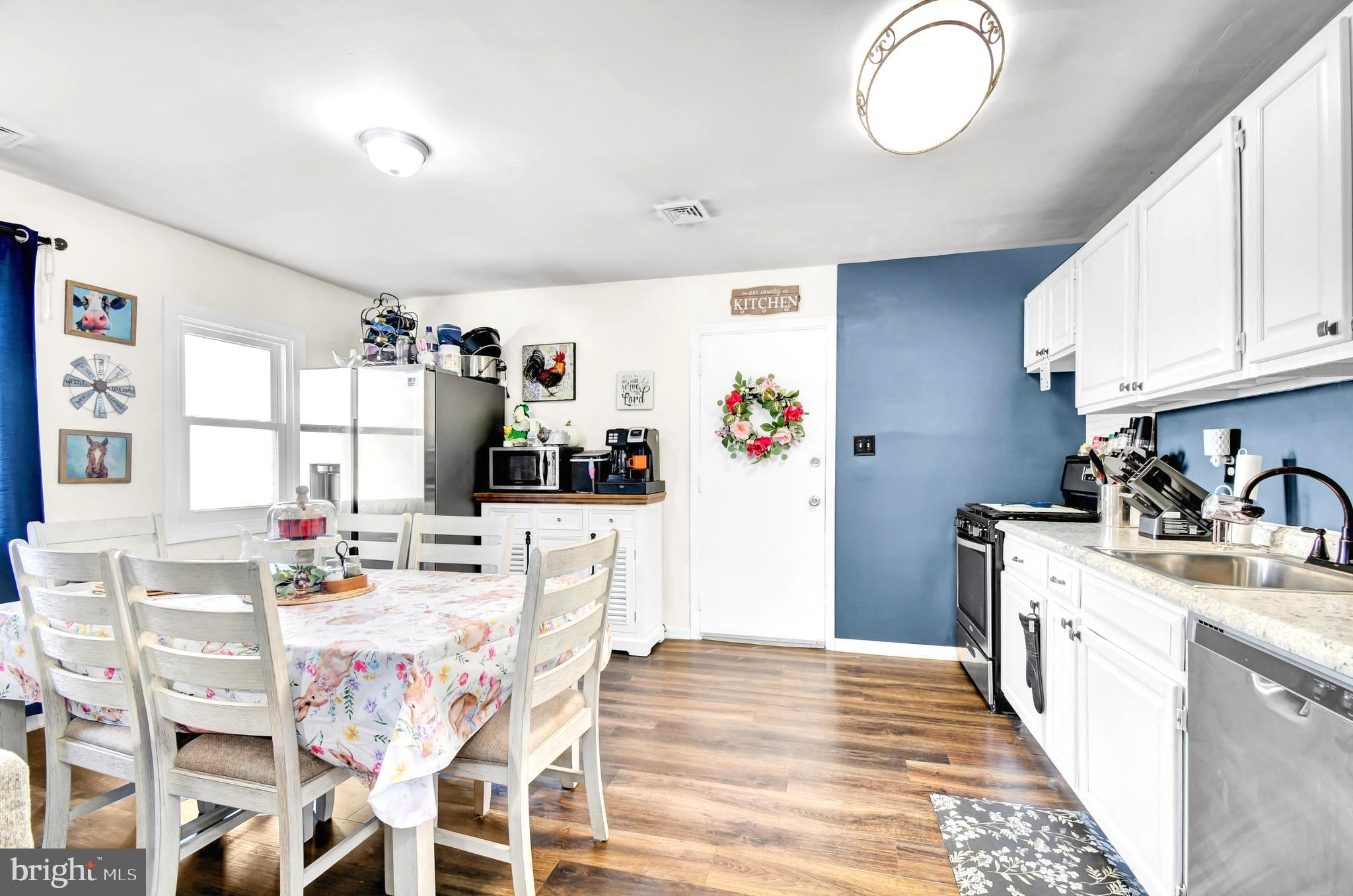 SOUTH LAWN - Residential