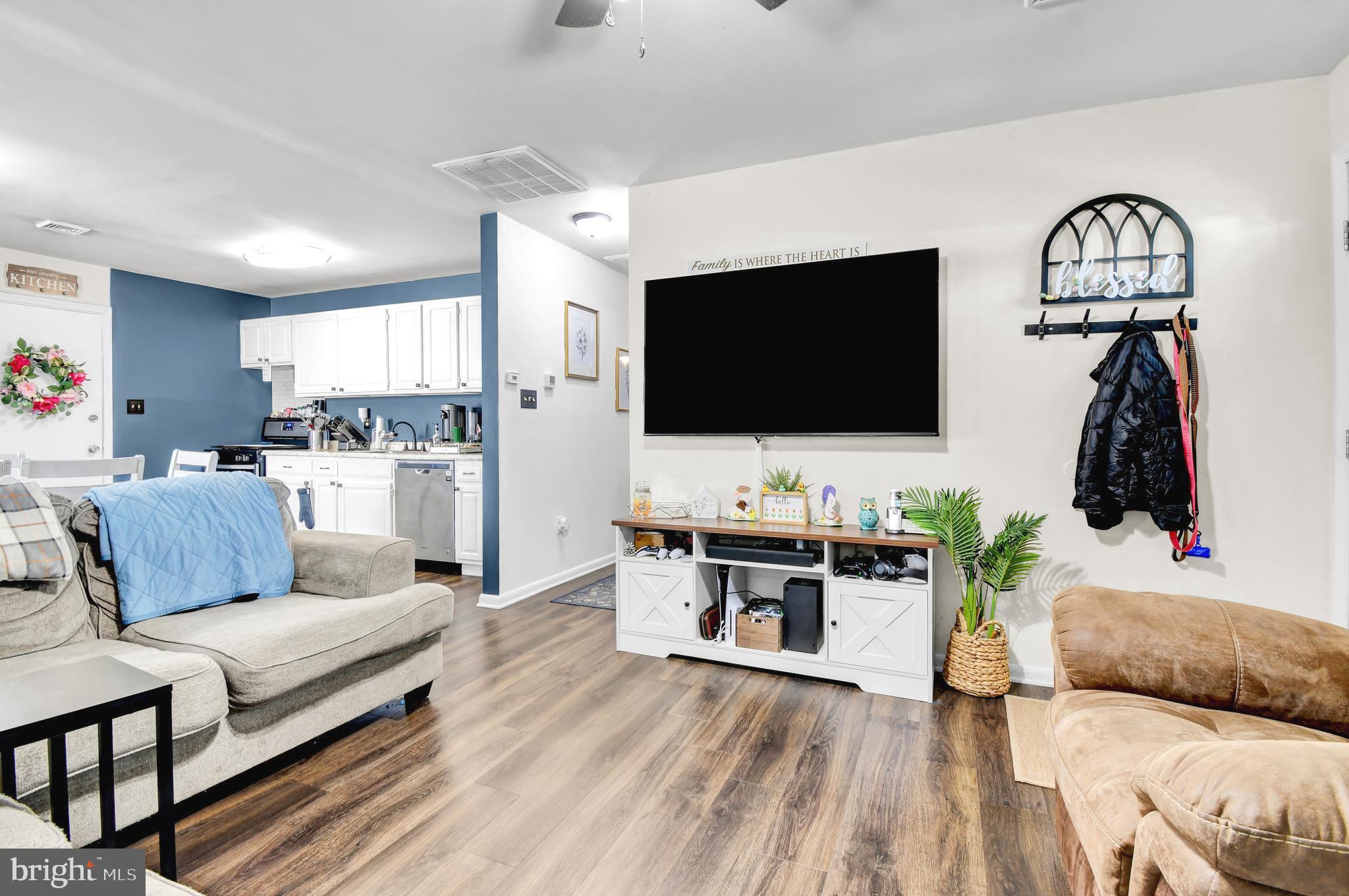 SOUTH LAWN - Residential