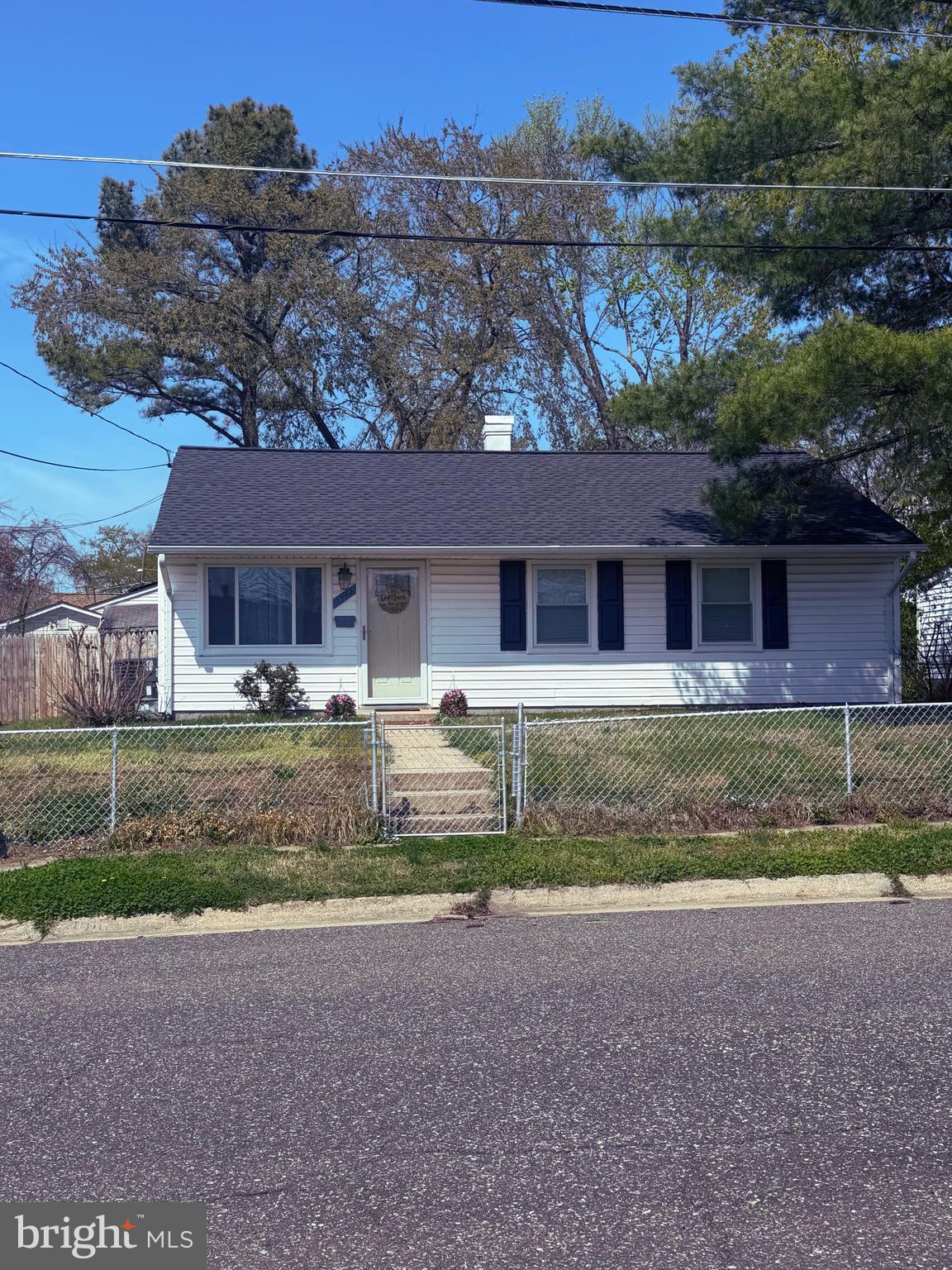 SOUTH LAWN - Residential