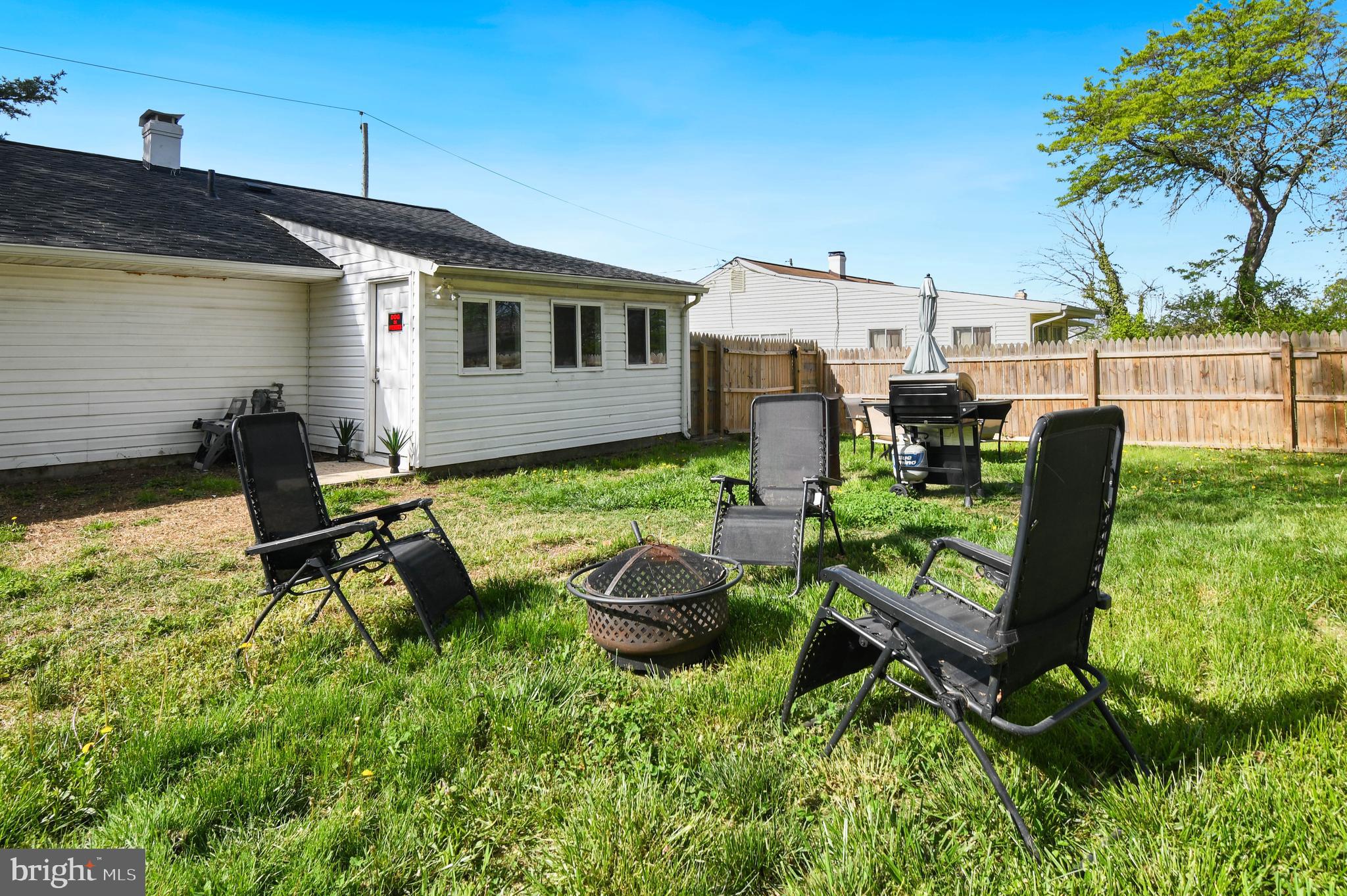 SOUTH LAWN - Residential