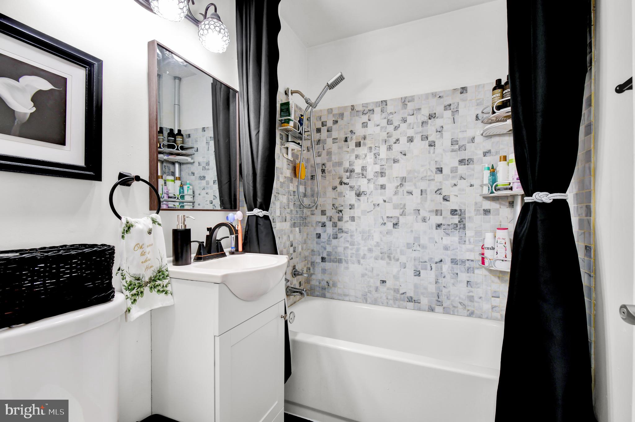 SOUTH LAWN - Residential