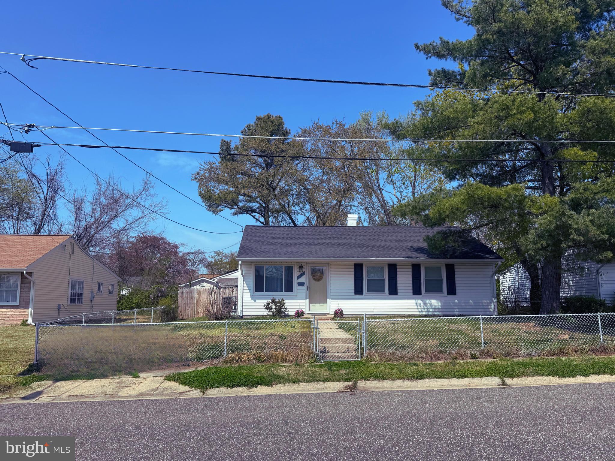 SOUTH LAWN - Residential