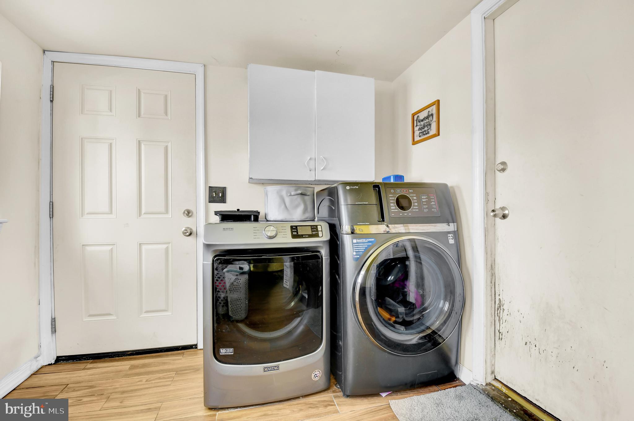 SOUTH LAWN - Residential