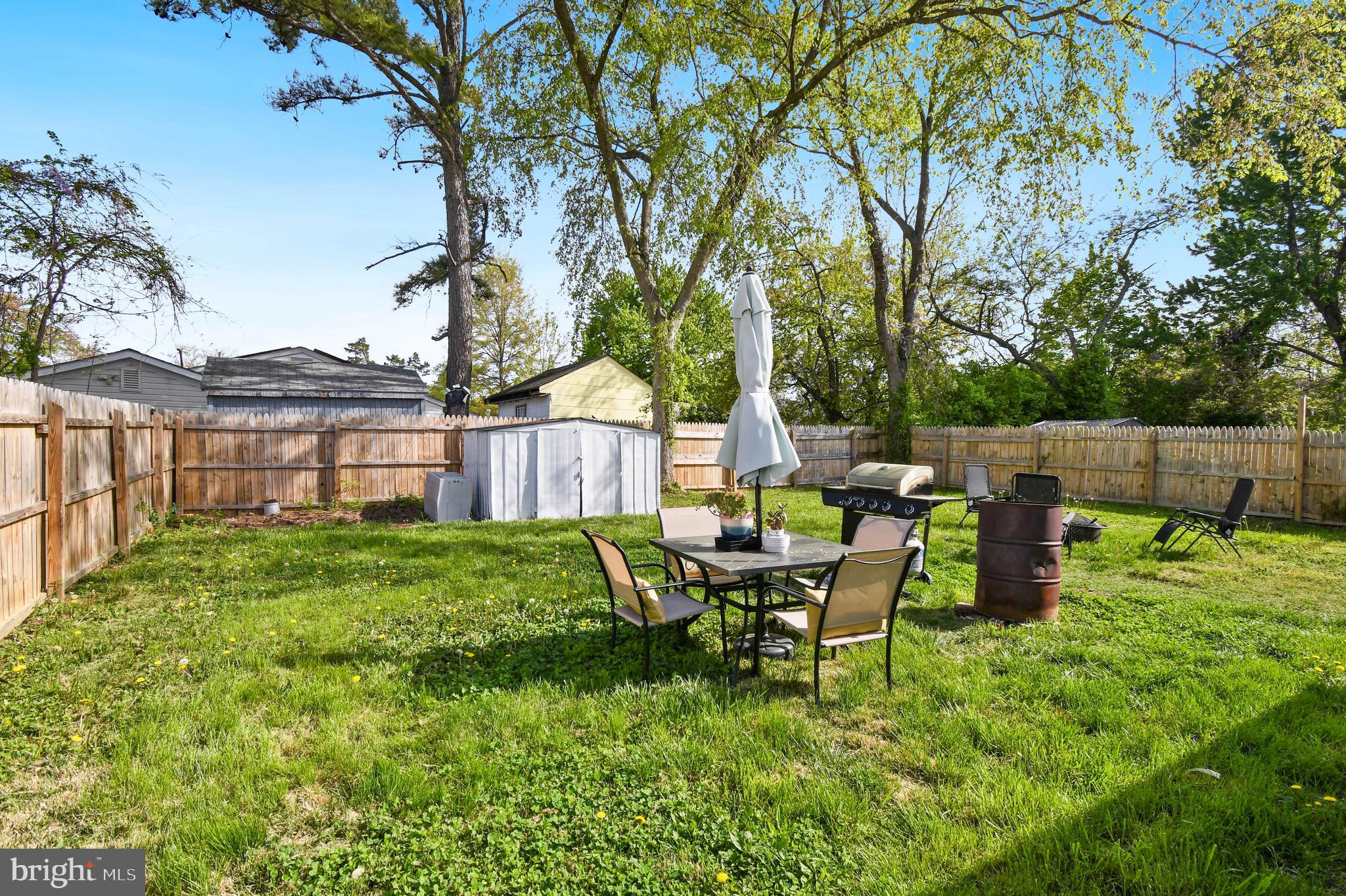 SOUTH LAWN - Residential