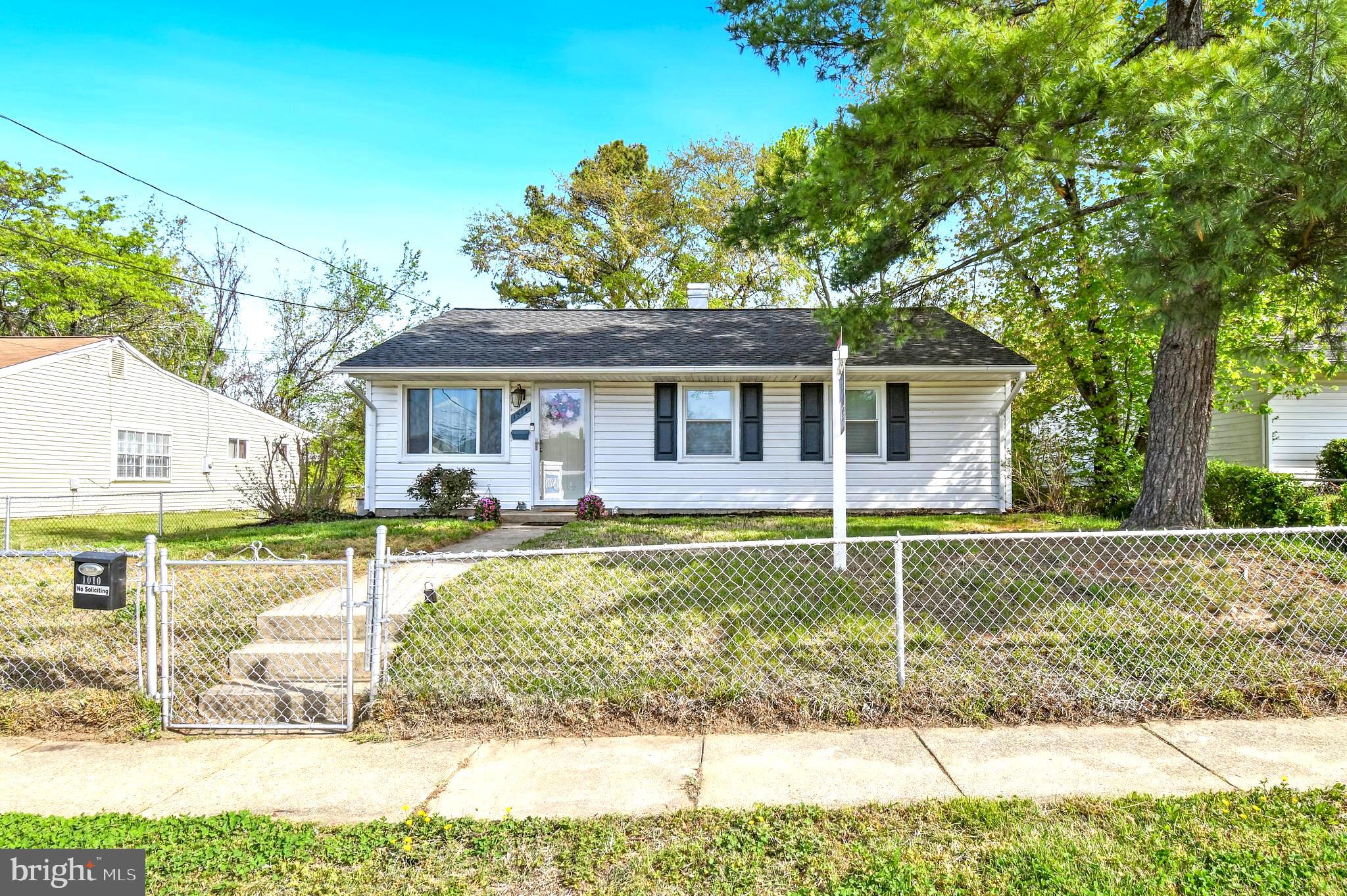 SOUTH LAWN - Residential