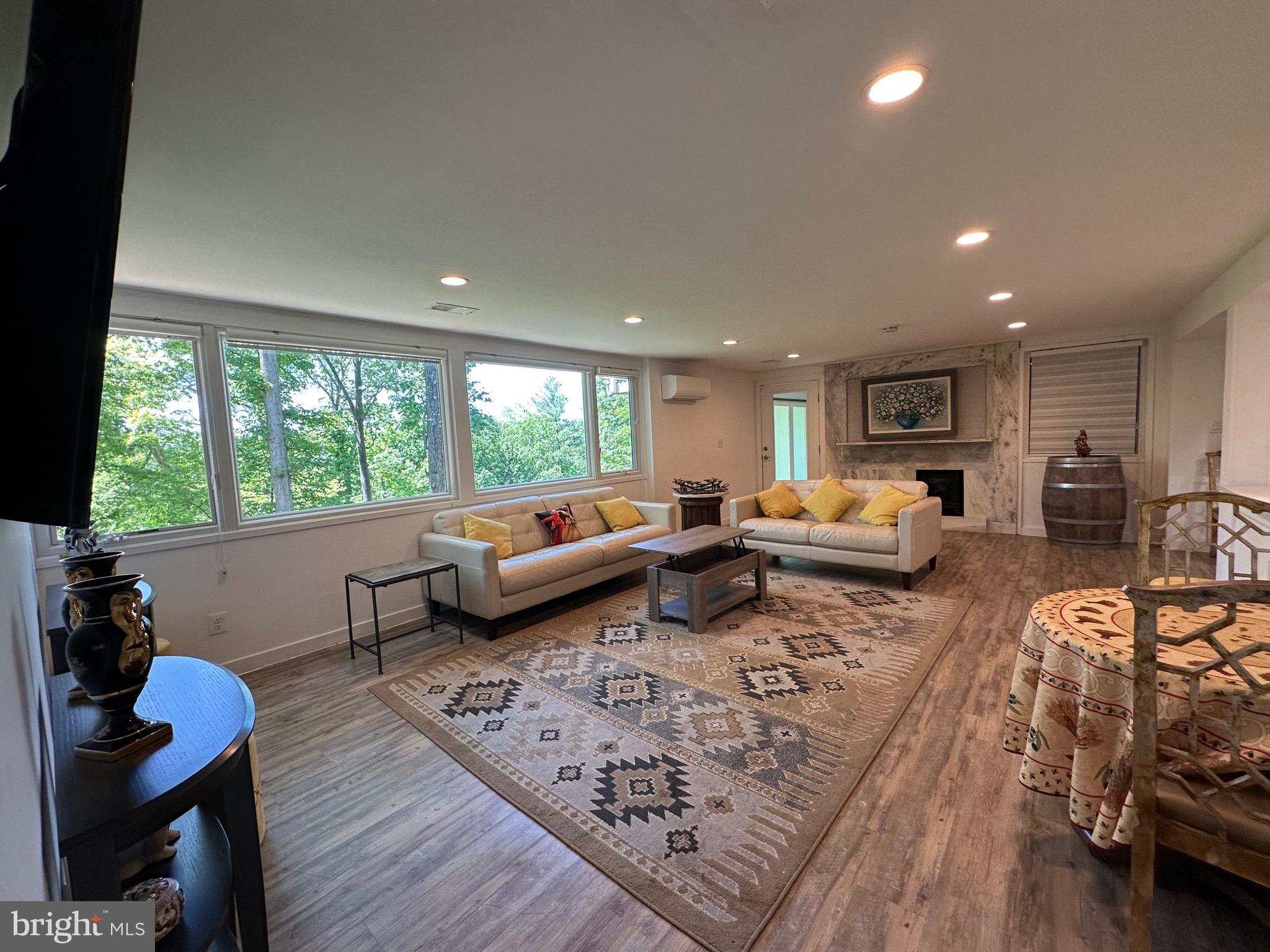 GLEN ECHO HEIGHTS - Residential Lease