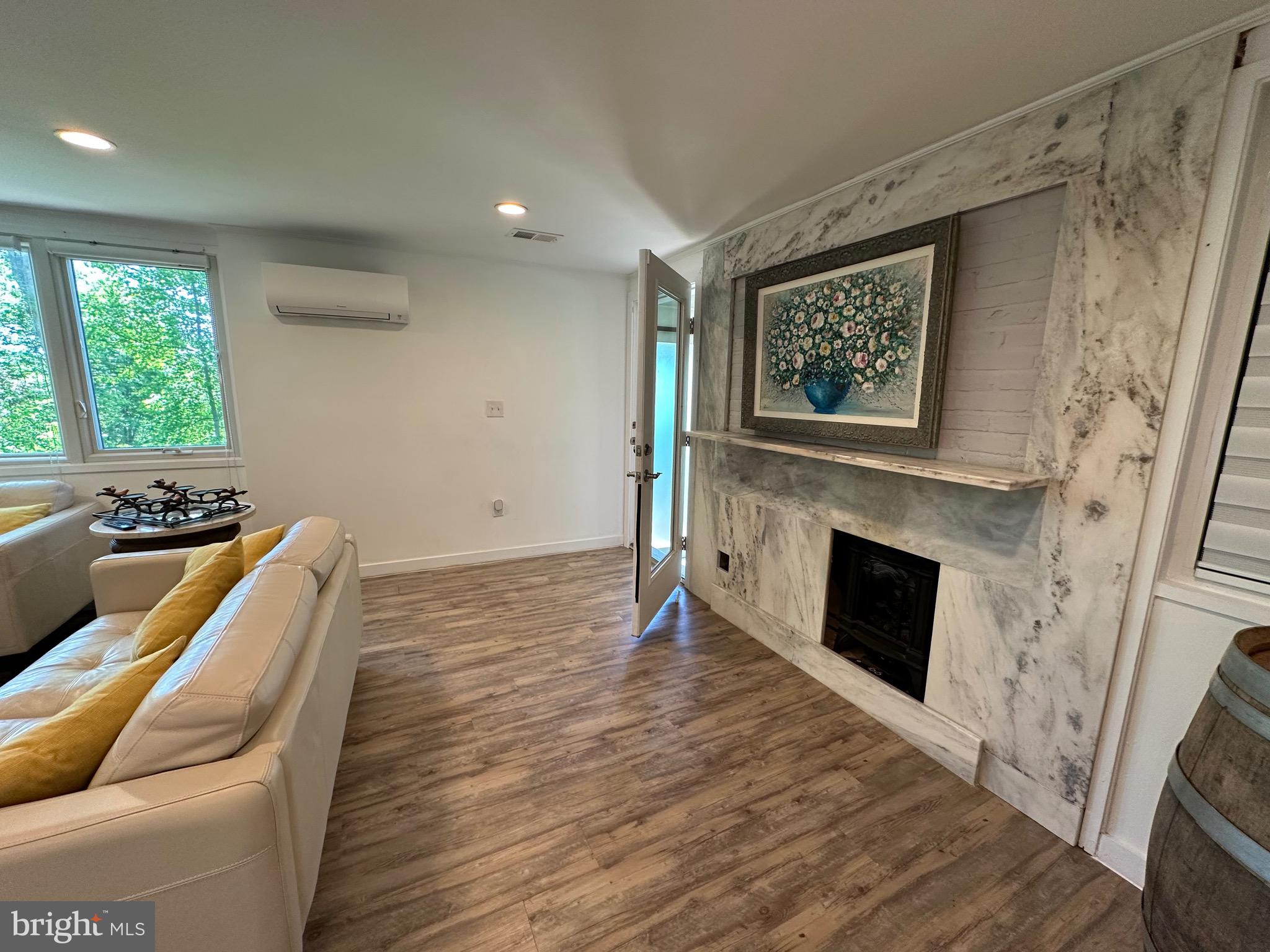 GLEN ECHO HEIGHTS - Residential Lease