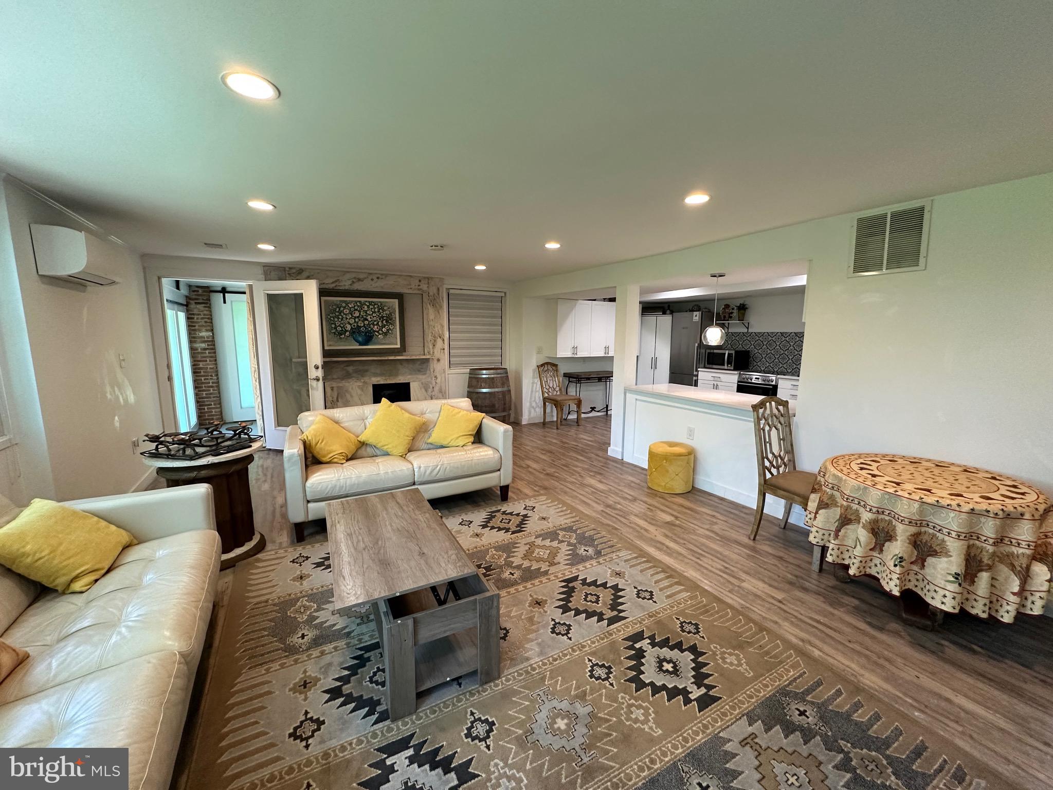 GLEN ECHO HEIGHTS - Residential Lease