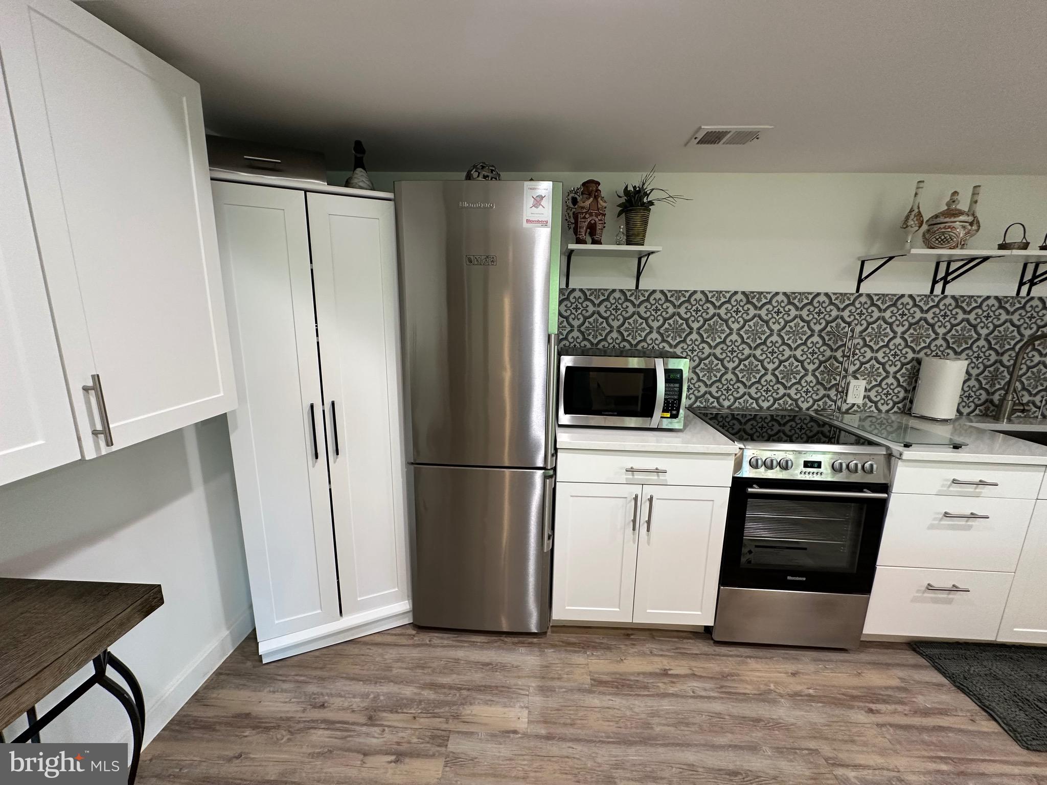 GLEN ECHO HEIGHTS - Residential Lease