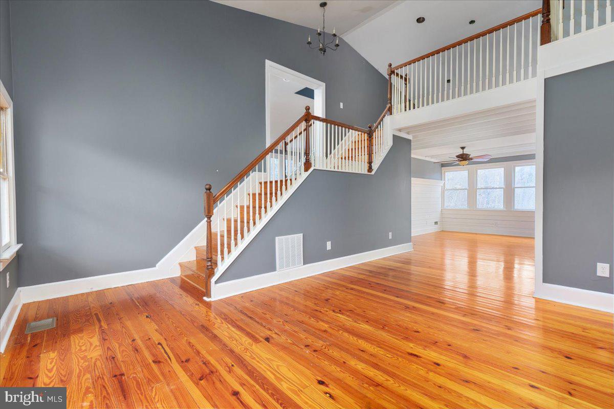 2114 E LEE HIGHWAY