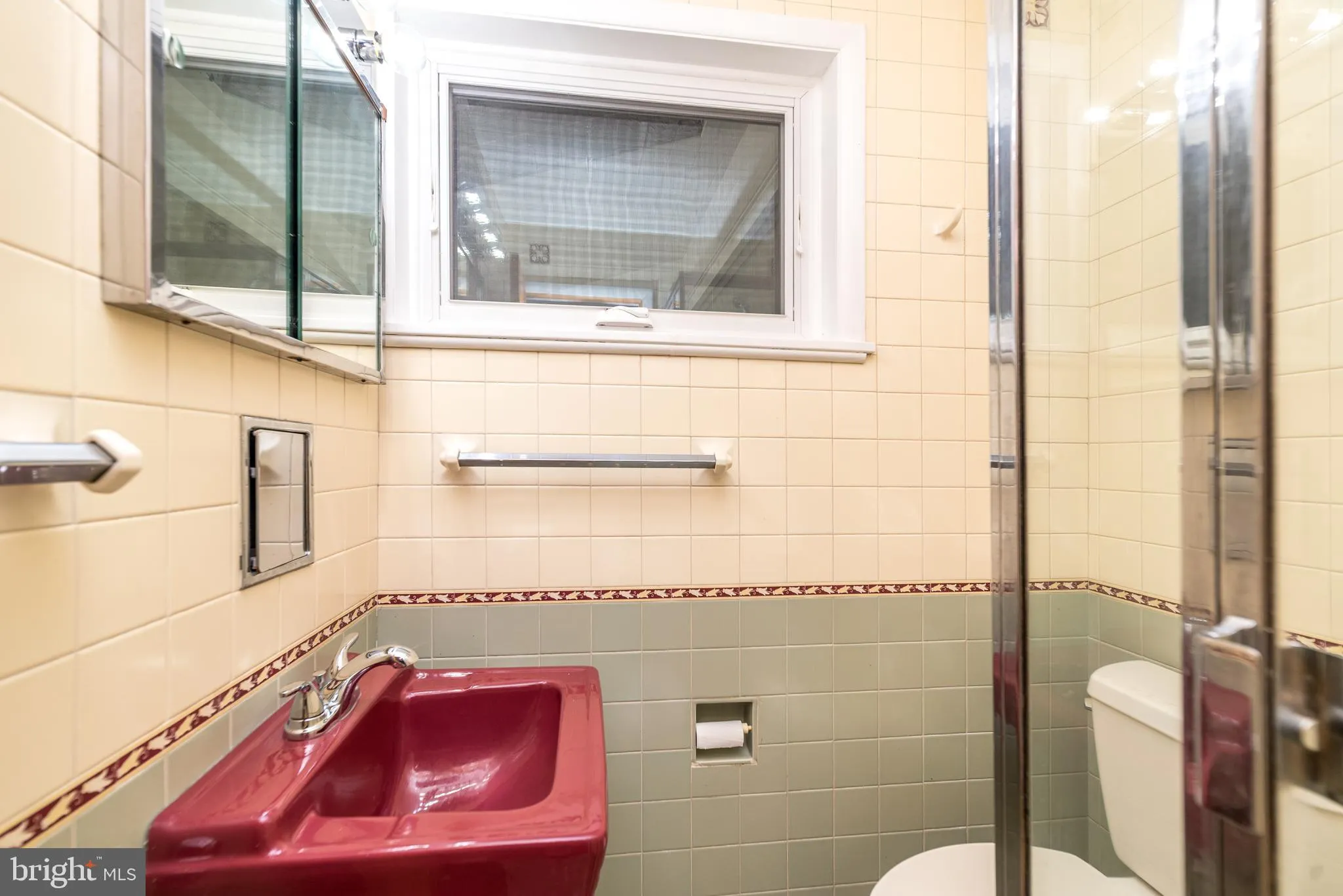 Abington, Pennsylvania 19001, United States, 3 Bedrooms Bedrooms, ,2 BathroomsBathrooms,Residential,Active,147360