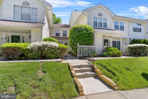 134 Deerfield Court Unit 134, Glen Mills, PA MLS: PADE2090778