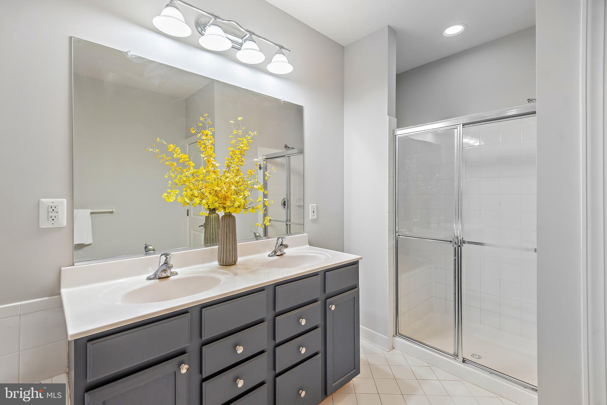 HIDDEN CREEK - Residential