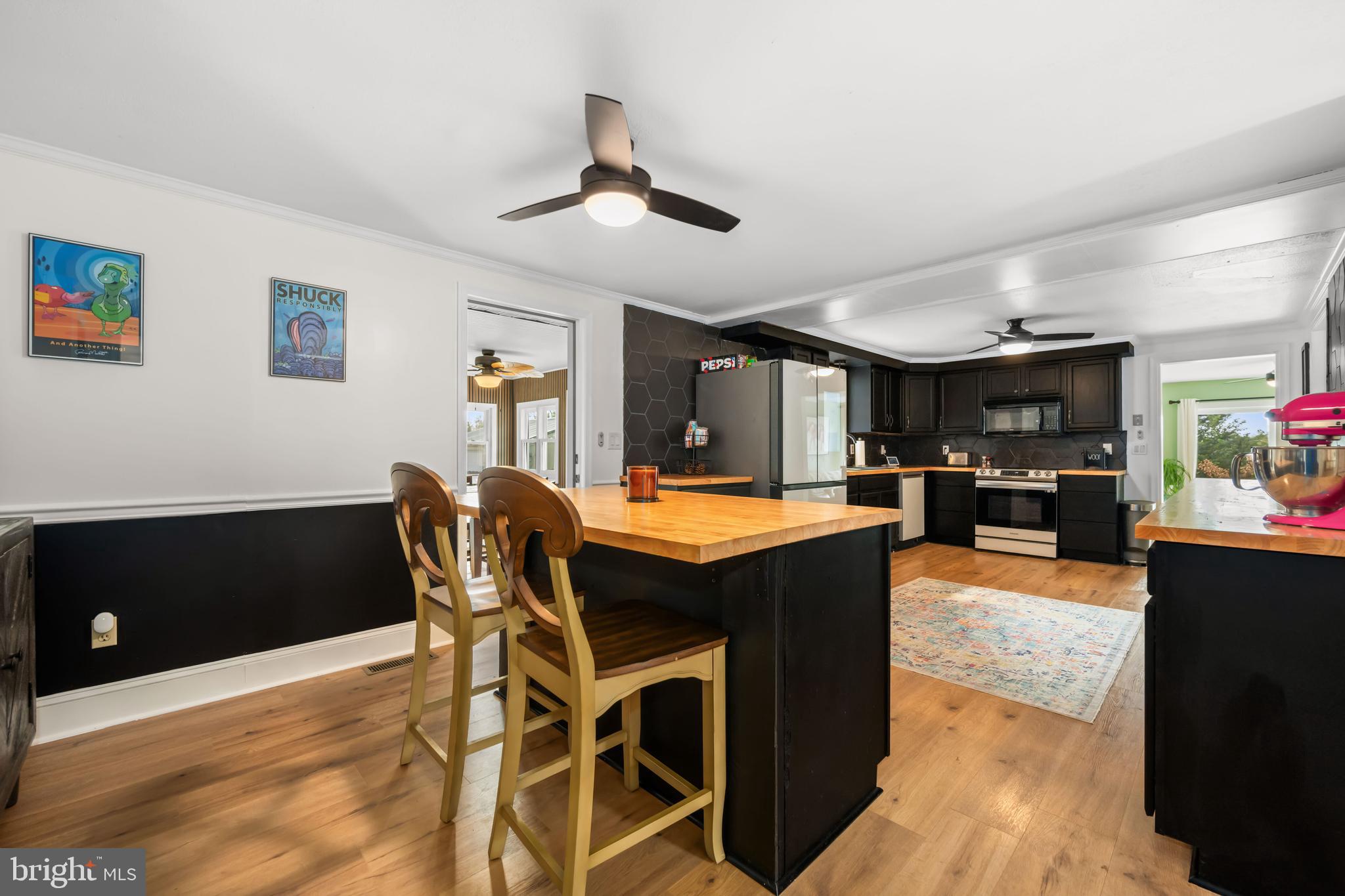 BROAD NECK - Residential