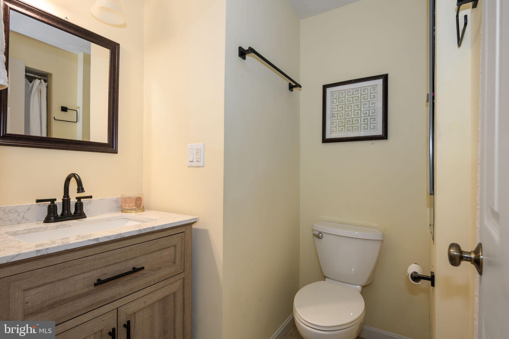 BROAD NECK - Residential