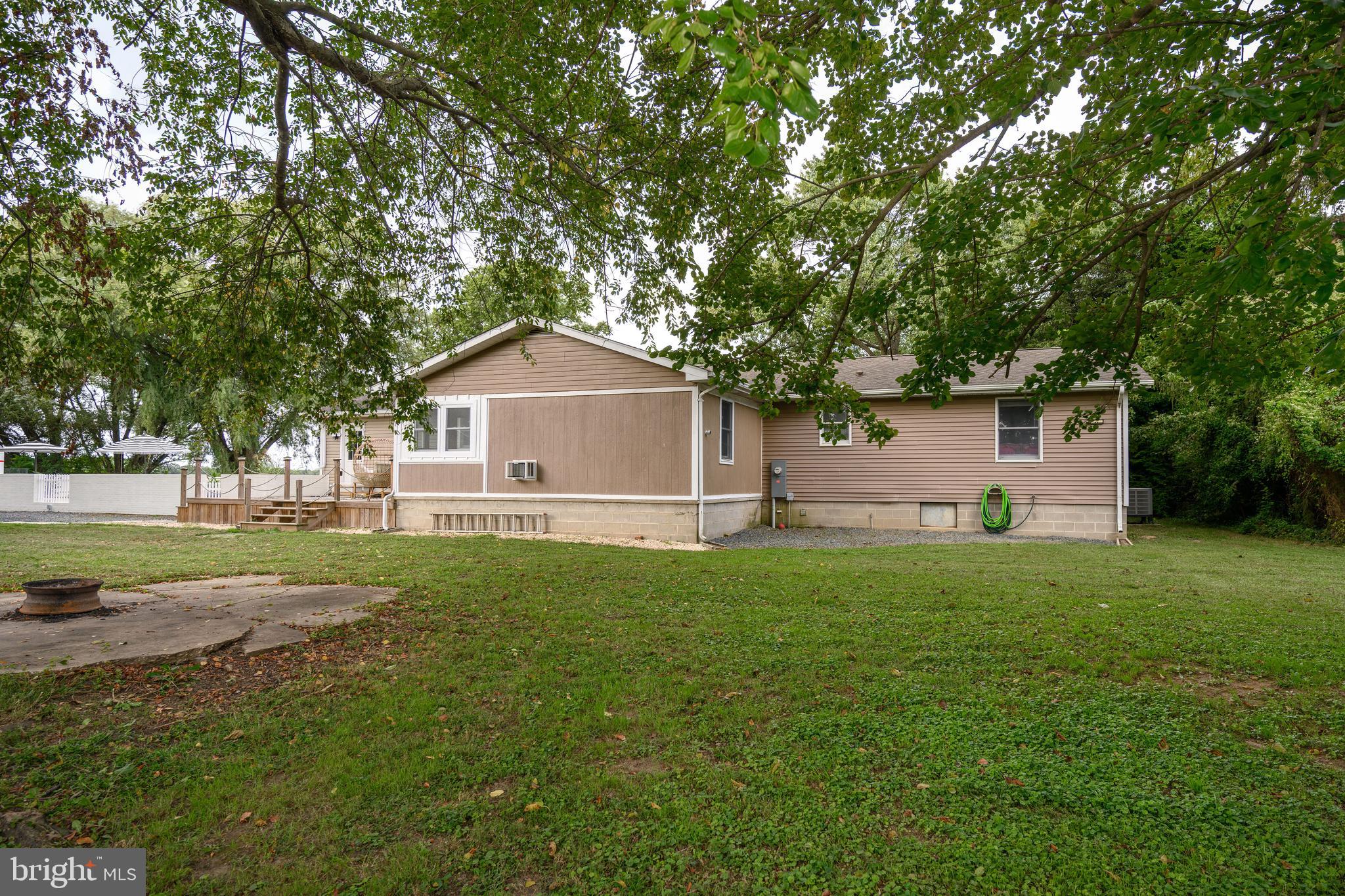 BROAD NECK - Residential