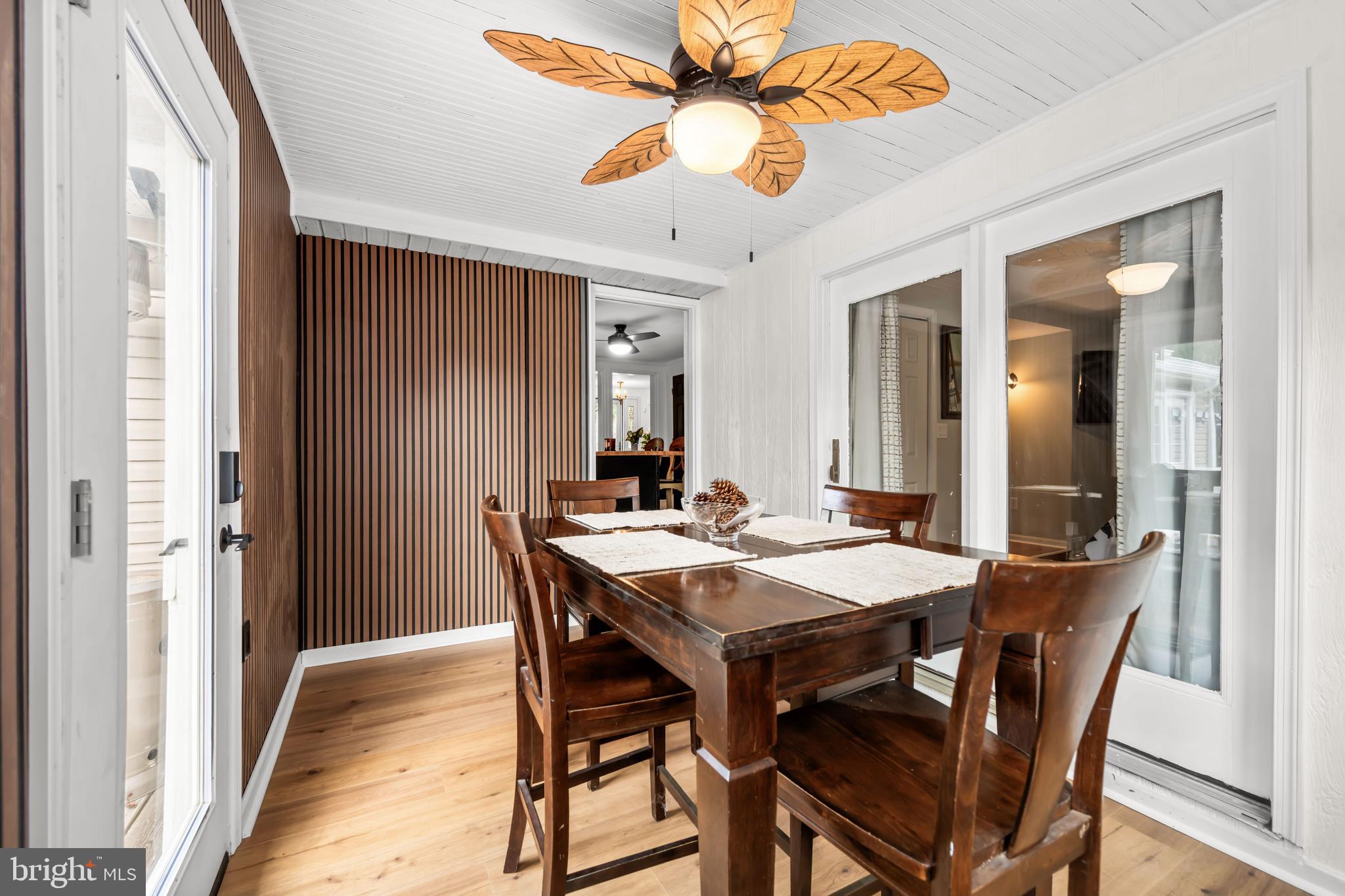 BROAD NECK - Residential