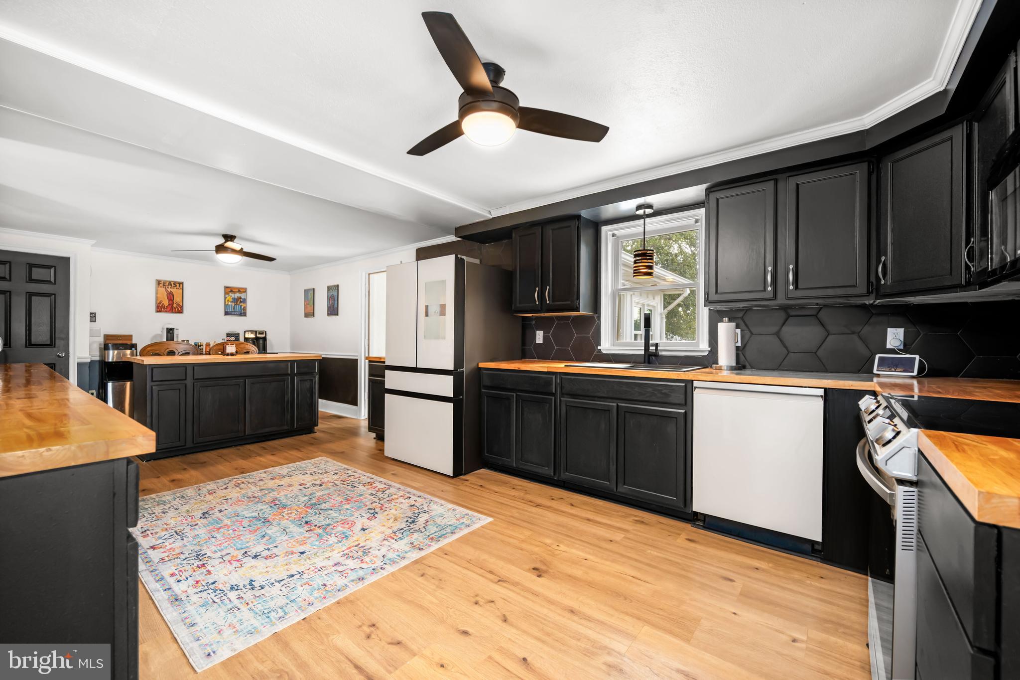 BROAD NECK - Residential