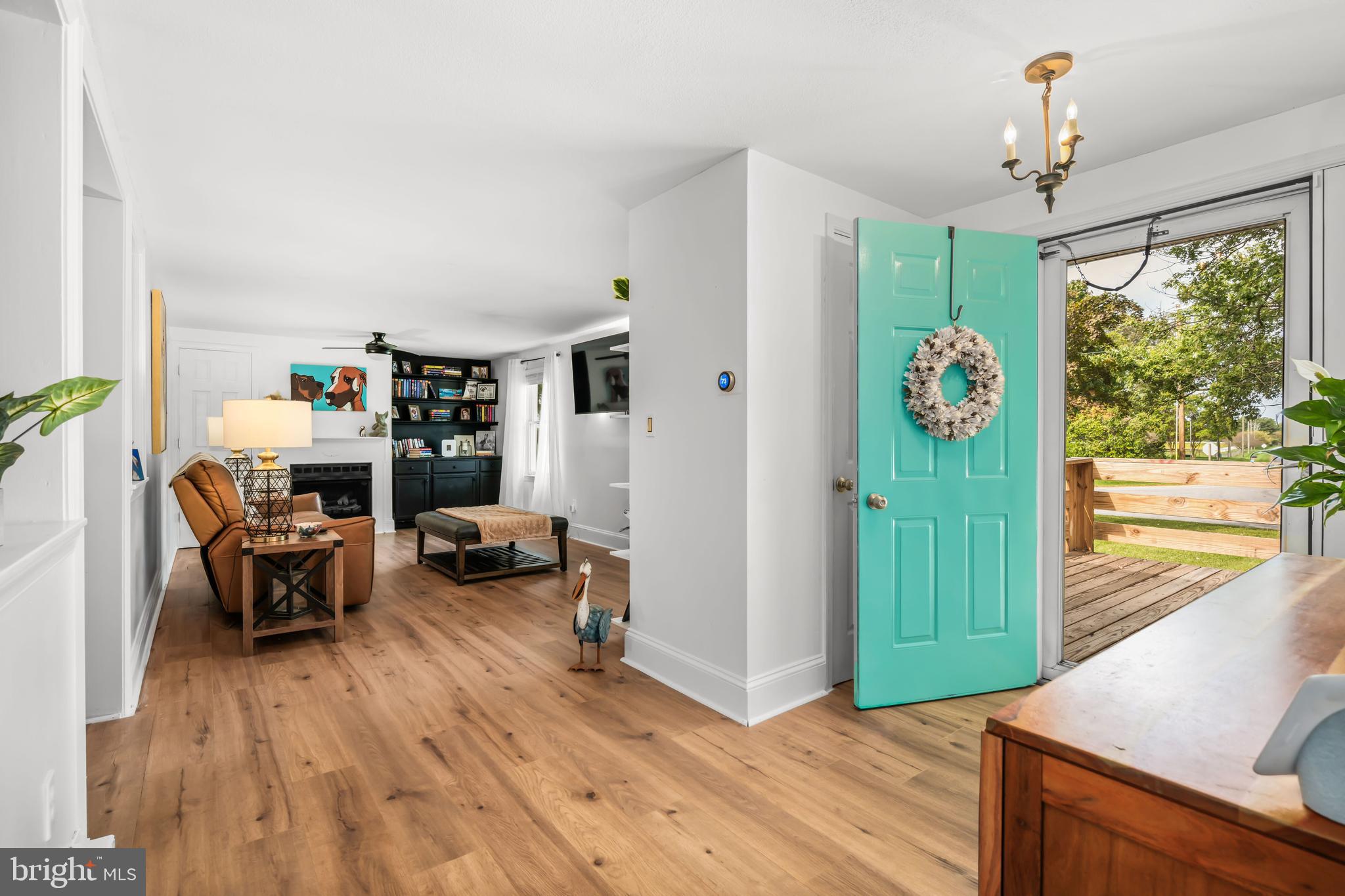 BROAD NECK - Residential