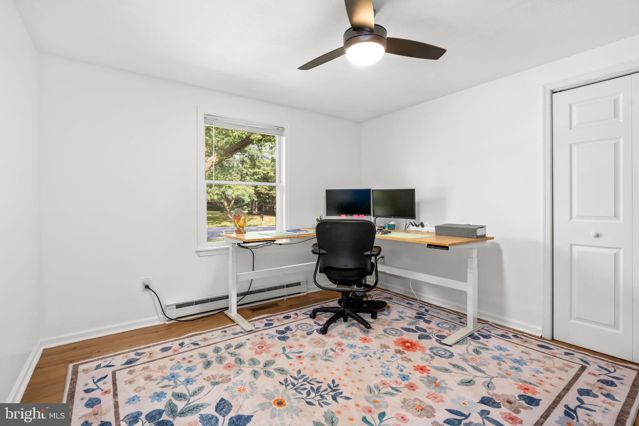 BROAD NECK - Residential