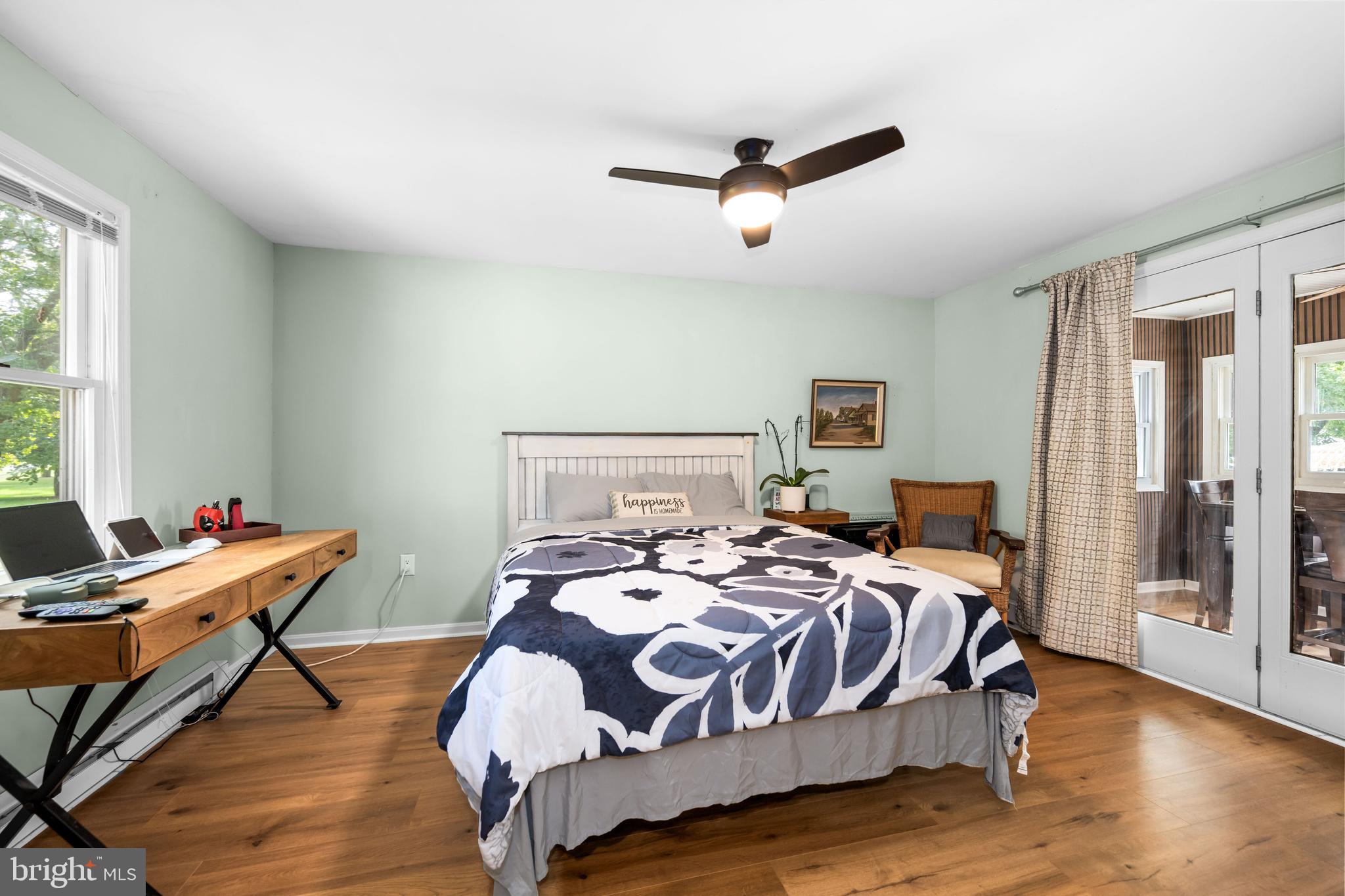 BROAD NECK - Residential