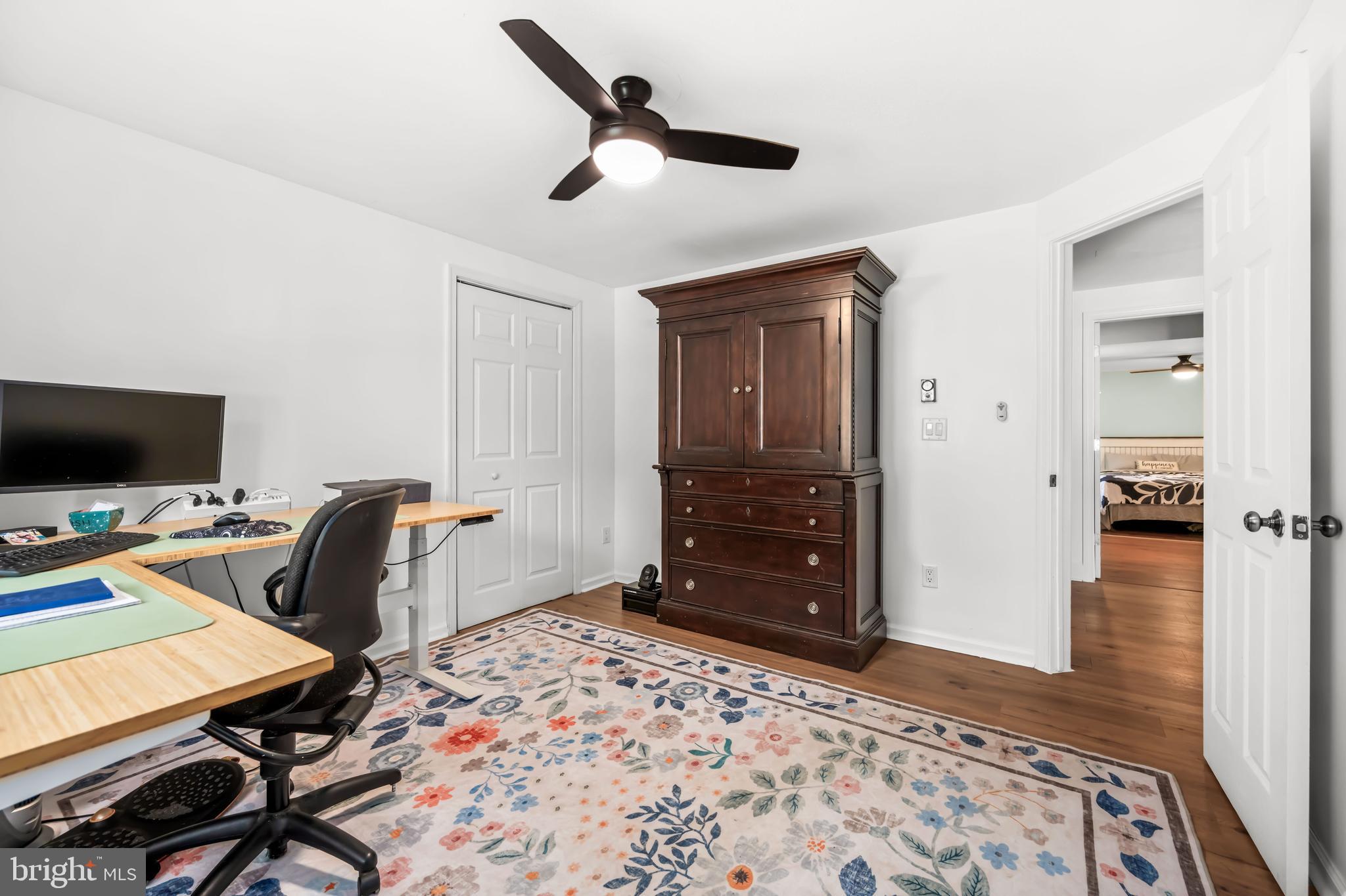 BROAD NECK - Residential