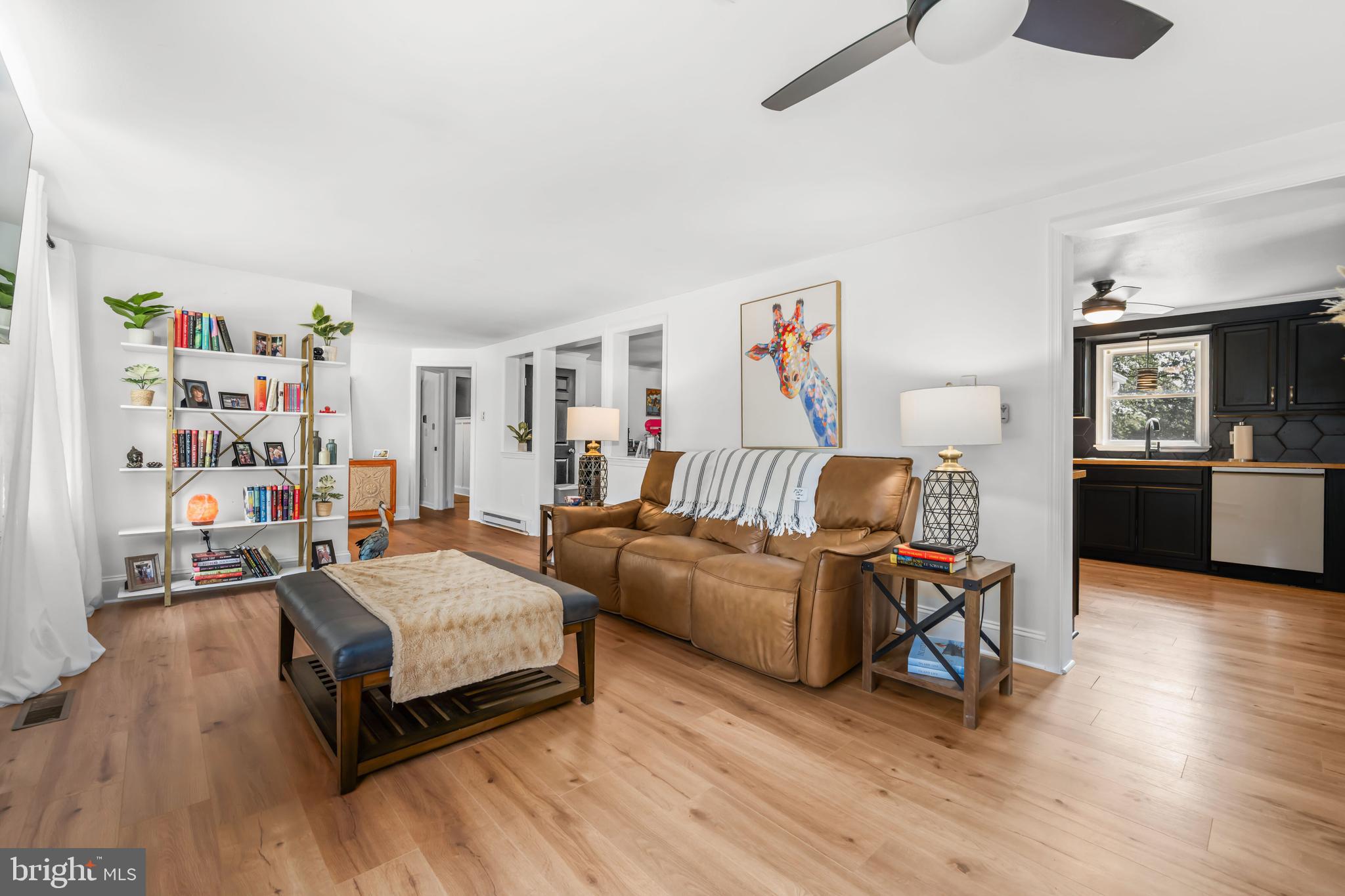 BROAD NECK - Residential