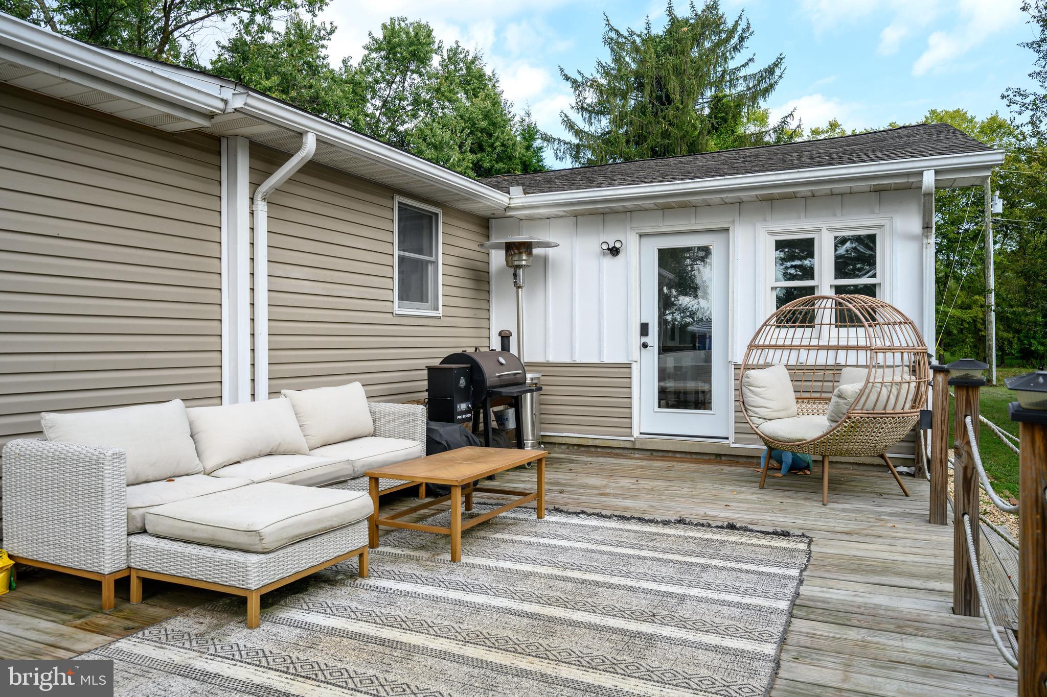 BROAD NECK - Residential