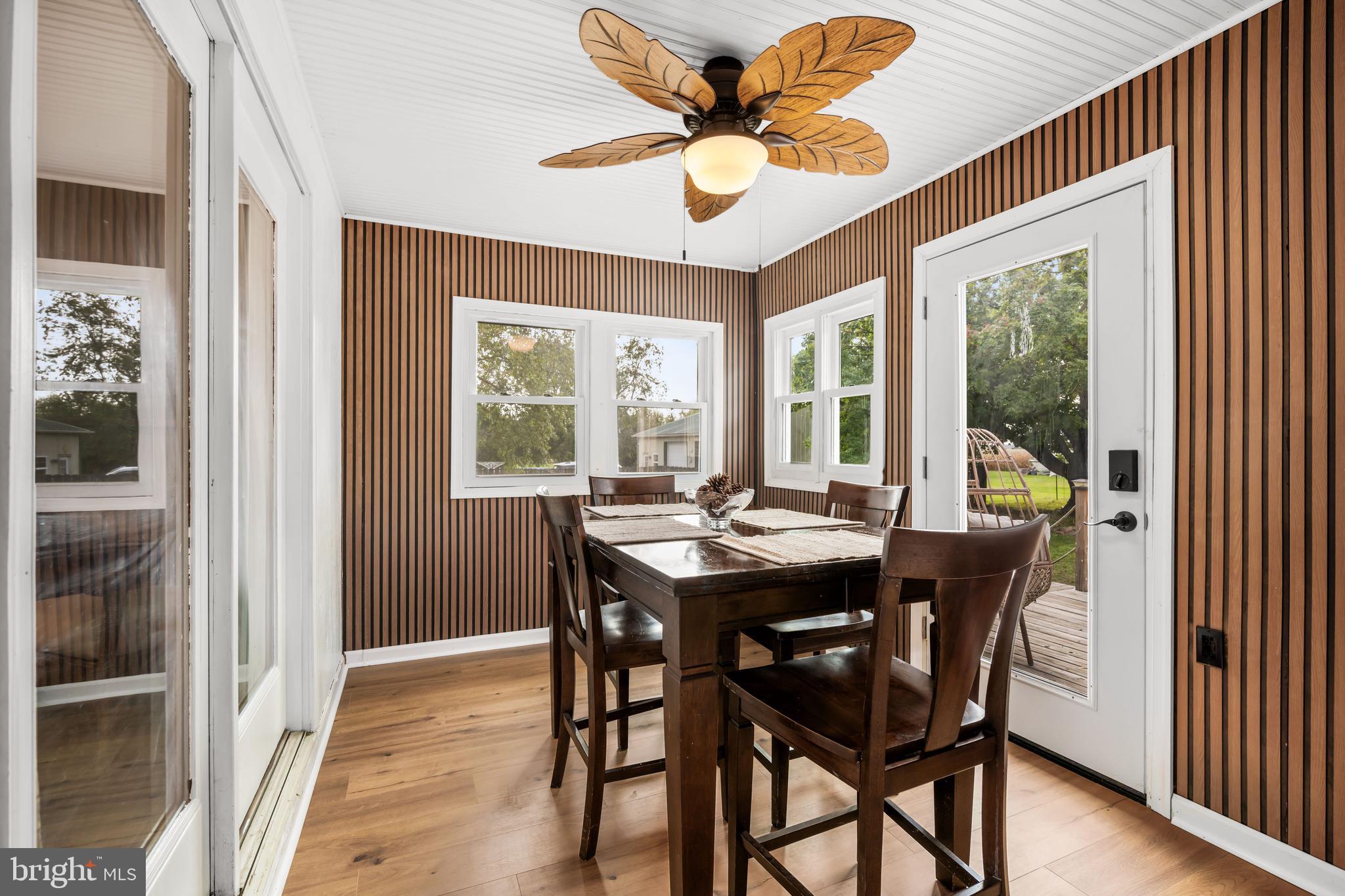 BROAD NECK - Residential