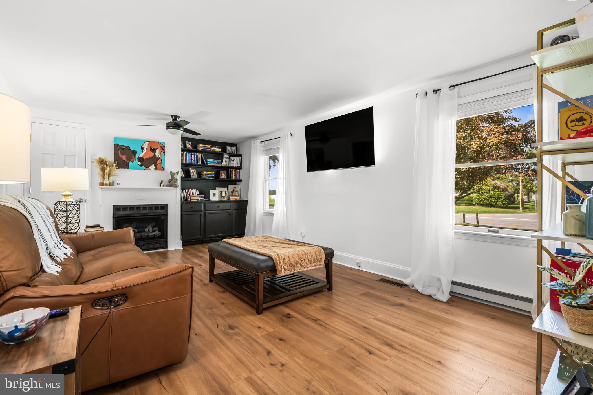 BROAD NECK - Residential