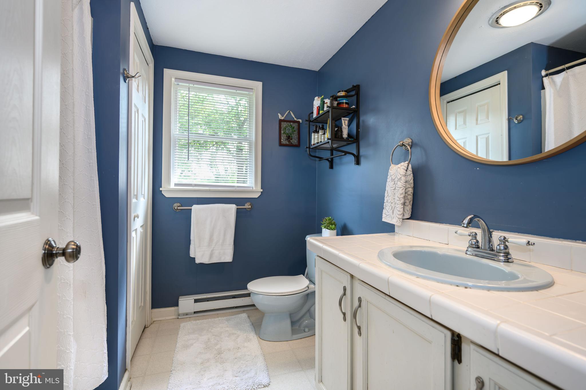 BROAD NECK - Residential