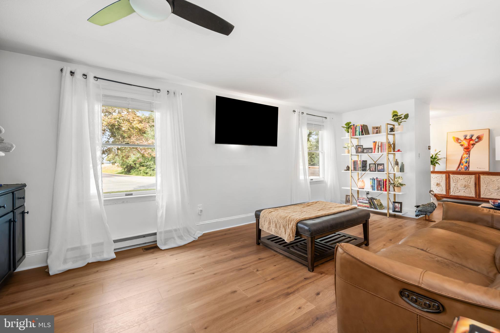 BROAD NECK - Residential