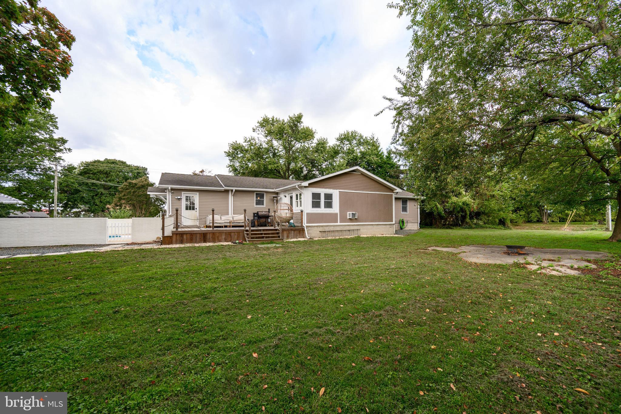 BROAD NECK - Residential