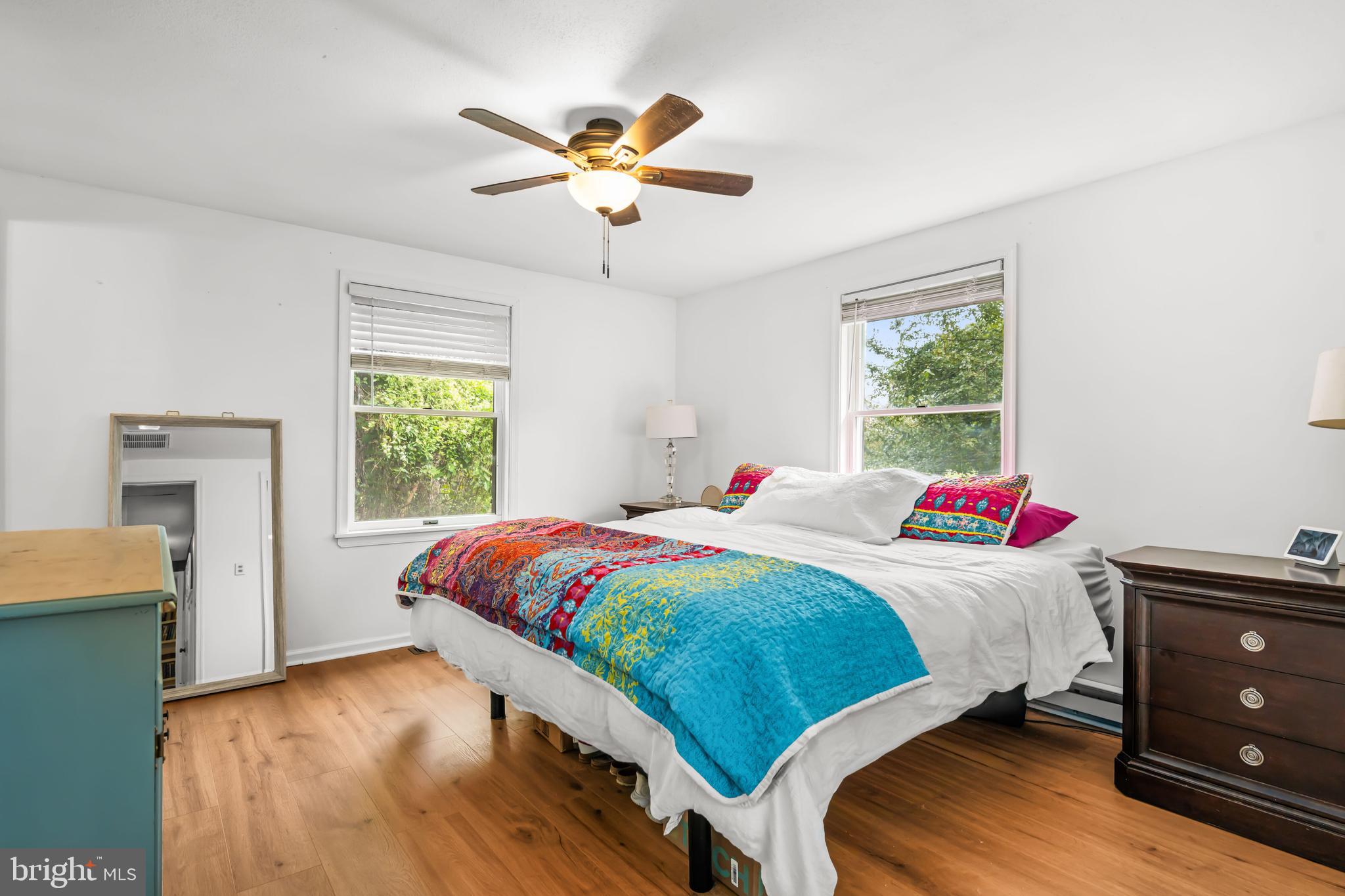 BROAD NECK - Residential