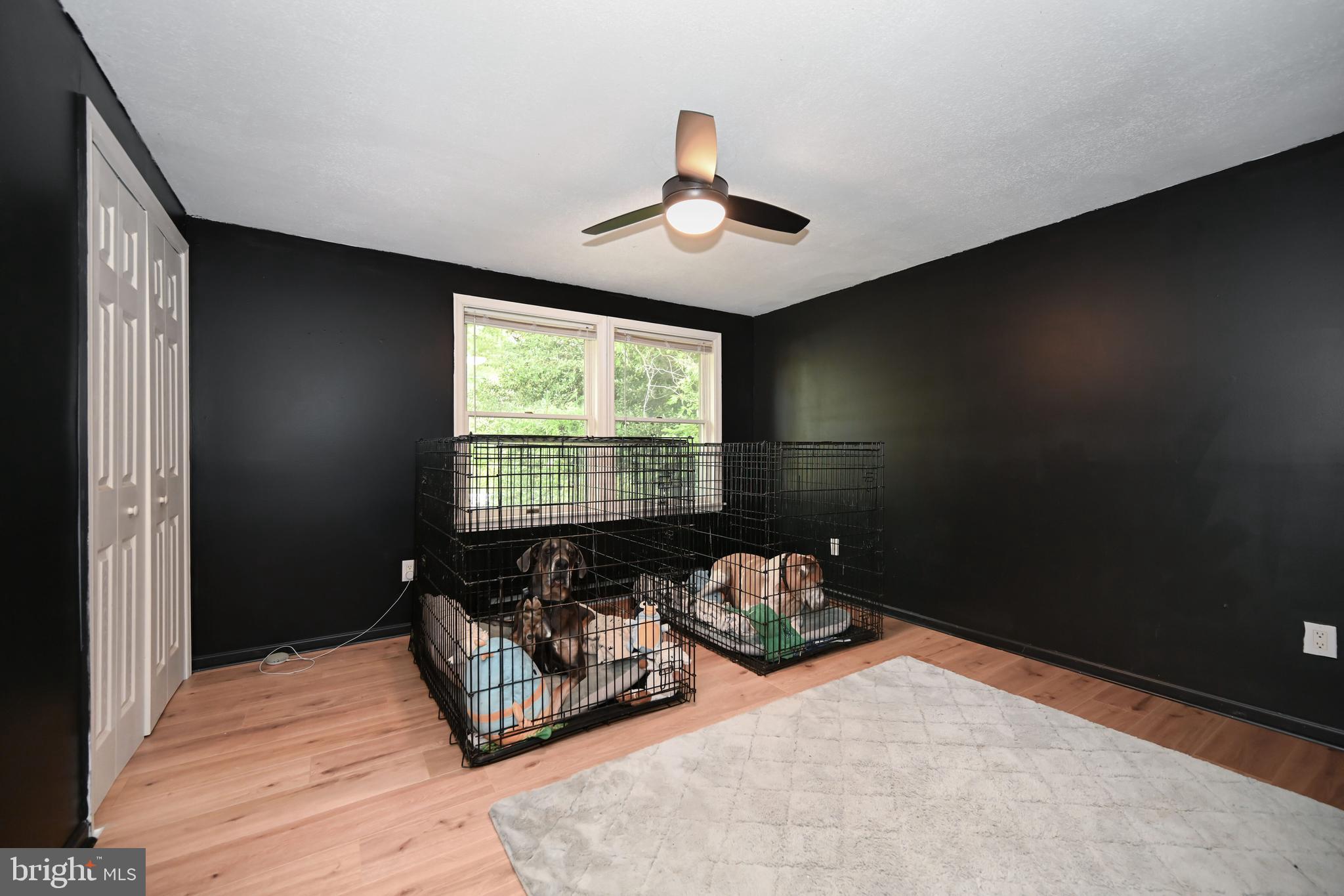 BROAD NECK - Residential