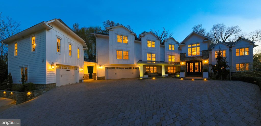 Photo of 6329 Linway Terrace, MCLEAN, VA 22101 (MLS # VAFX2293346)