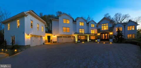 Photo of 6329 Linway Terrace, MCLEAN, VA 22101 (MLS # VAFX2293346)