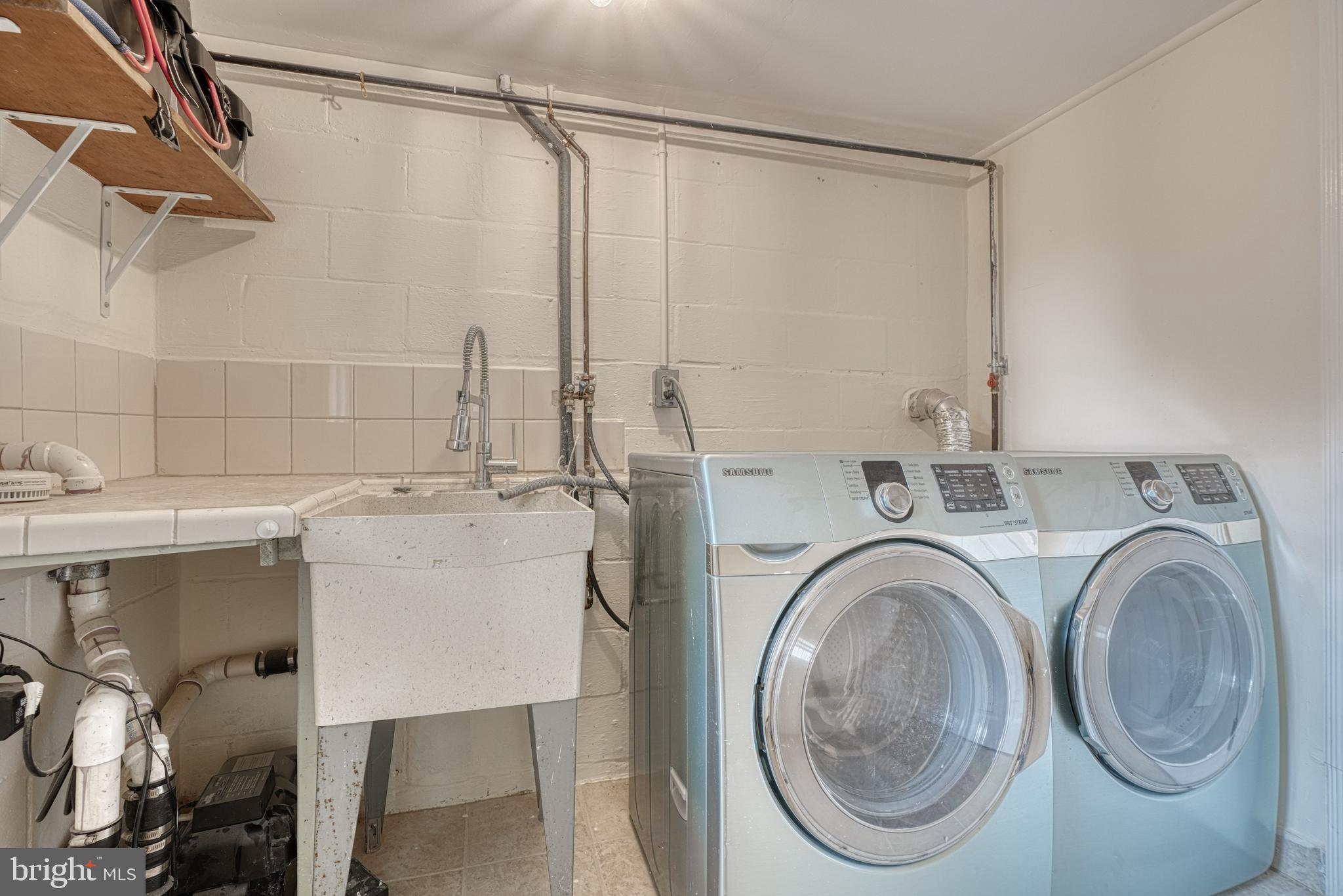 LOCH HILL - Residential