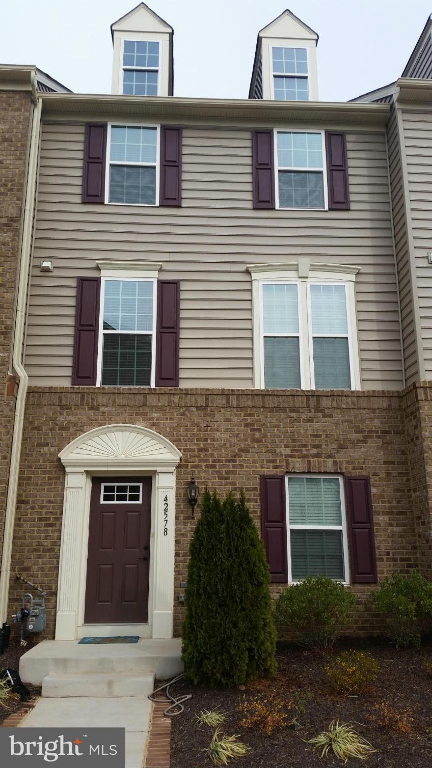 LUXURY TOWNHOUSE IN ARCOLA LOADED WITH UPGRADES: Beautiful and spacious Kitchen with Center Island ,Granite counter tops and stainless-steal appliances. Engineered hardwood,,breakfast bar, Upgraded bathrooms with granite tops, composite trek deck . 2 car garage and more! Minutes from Dulles Landing,the new Hospital, and Arcola Town Center.