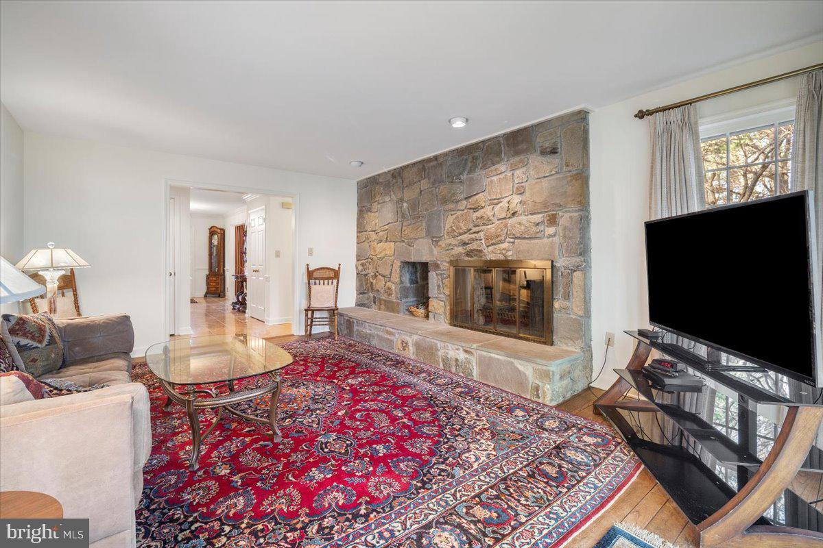 INVERNESS WOODS - Residential