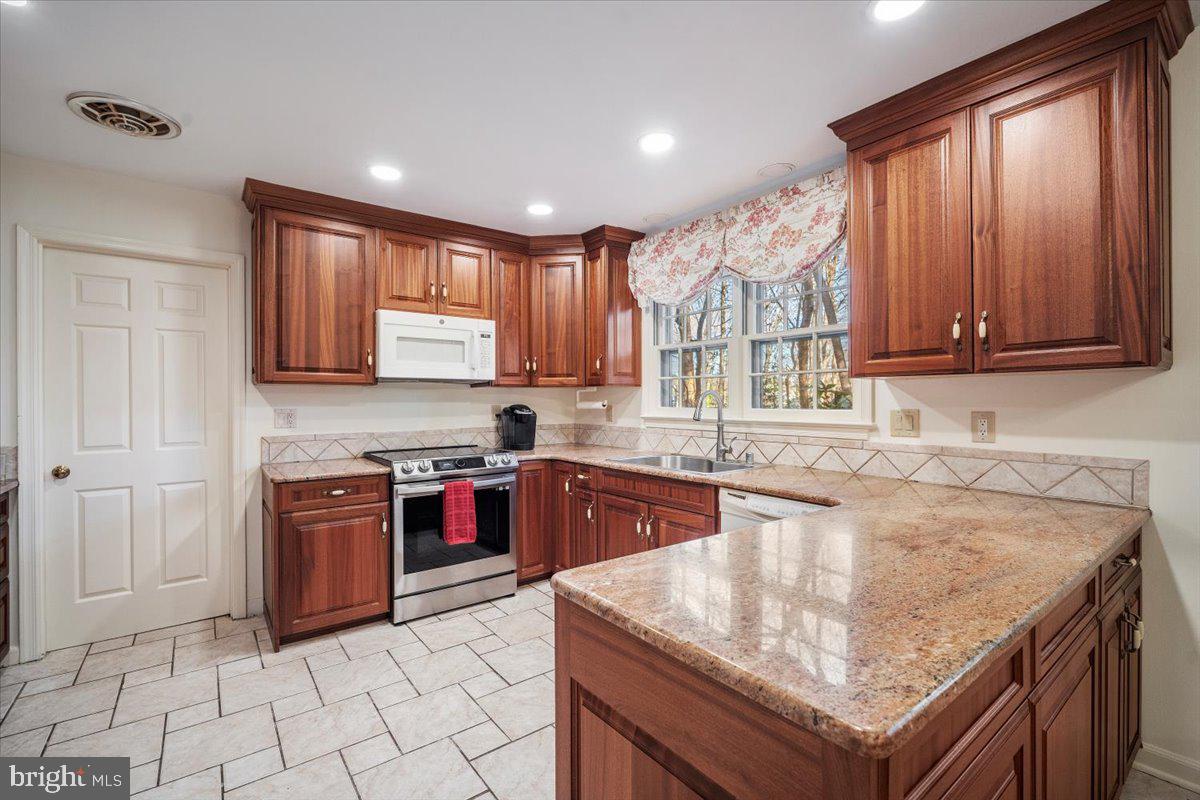 INVERNESS WOODS - Residential