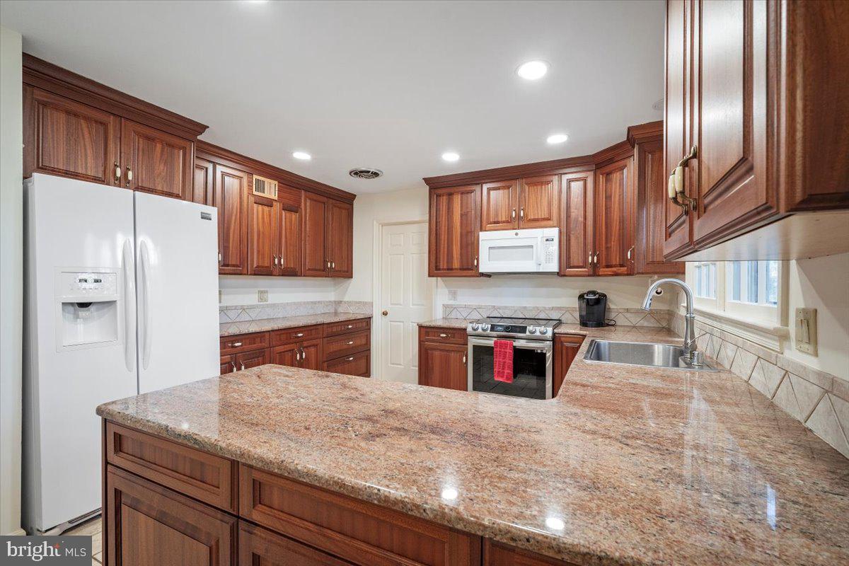 INVERNESS WOODS - Residential