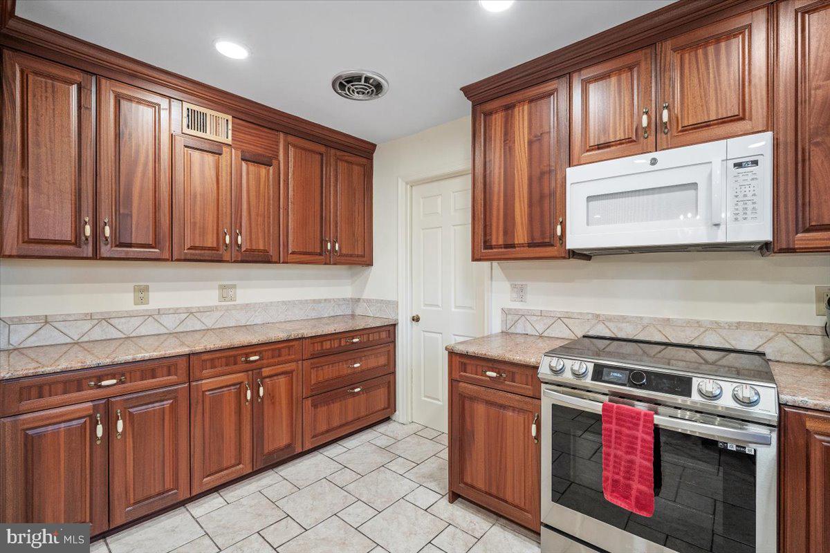 INVERNESS WOODS - Residential