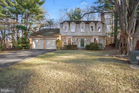 Photo of 2 Candlelight Court, POTOMAC, MD 20854 (MLS # MDMC2209186)