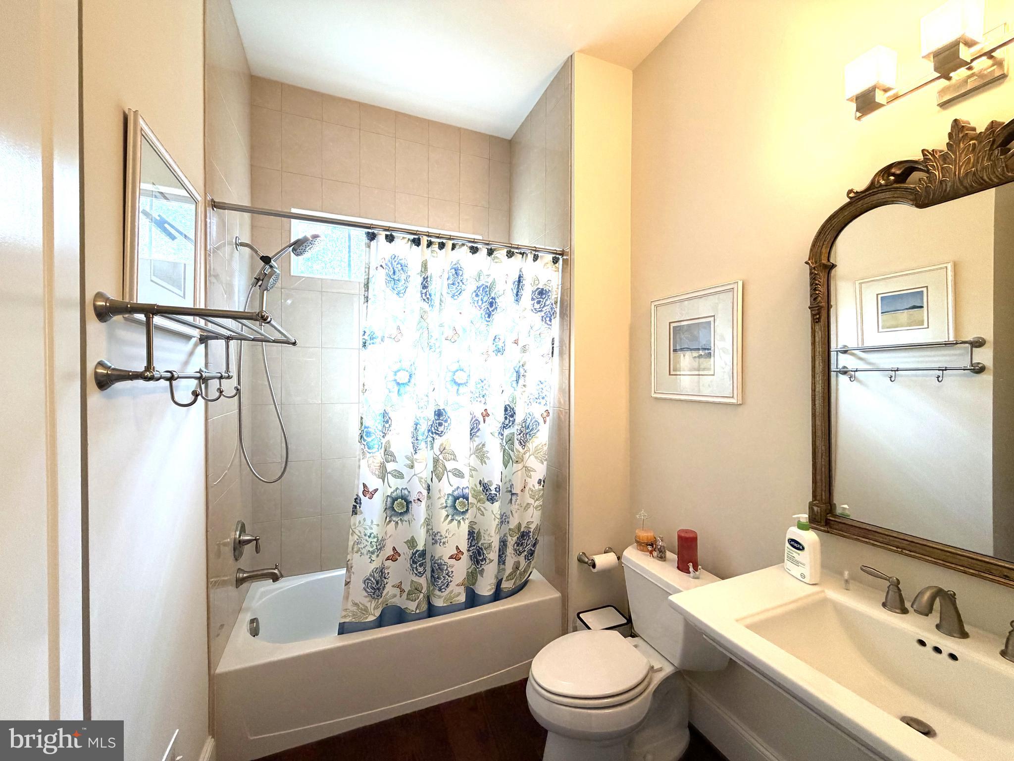 BROYHILLS MCLEAN ESTATES - Residential