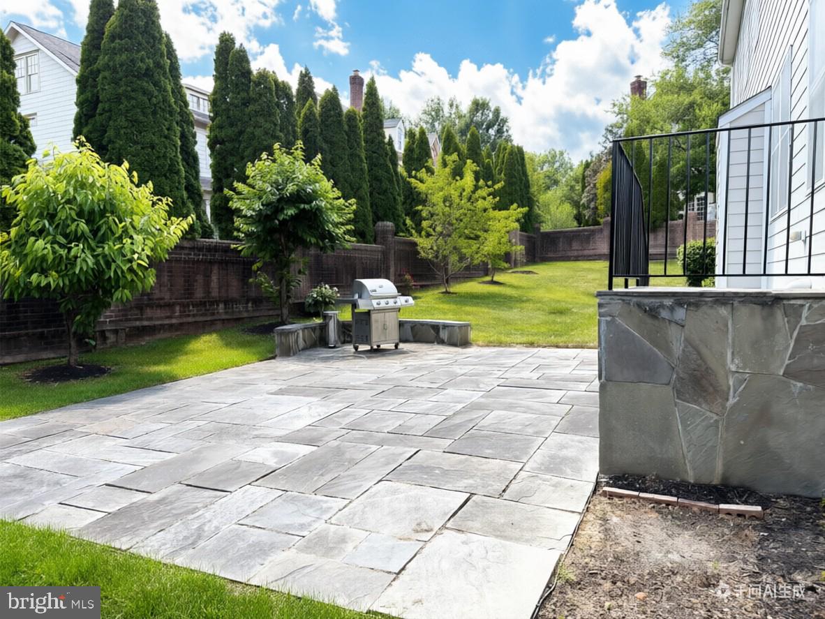 BROYHILLS MCLEAN ESTATES - Residential