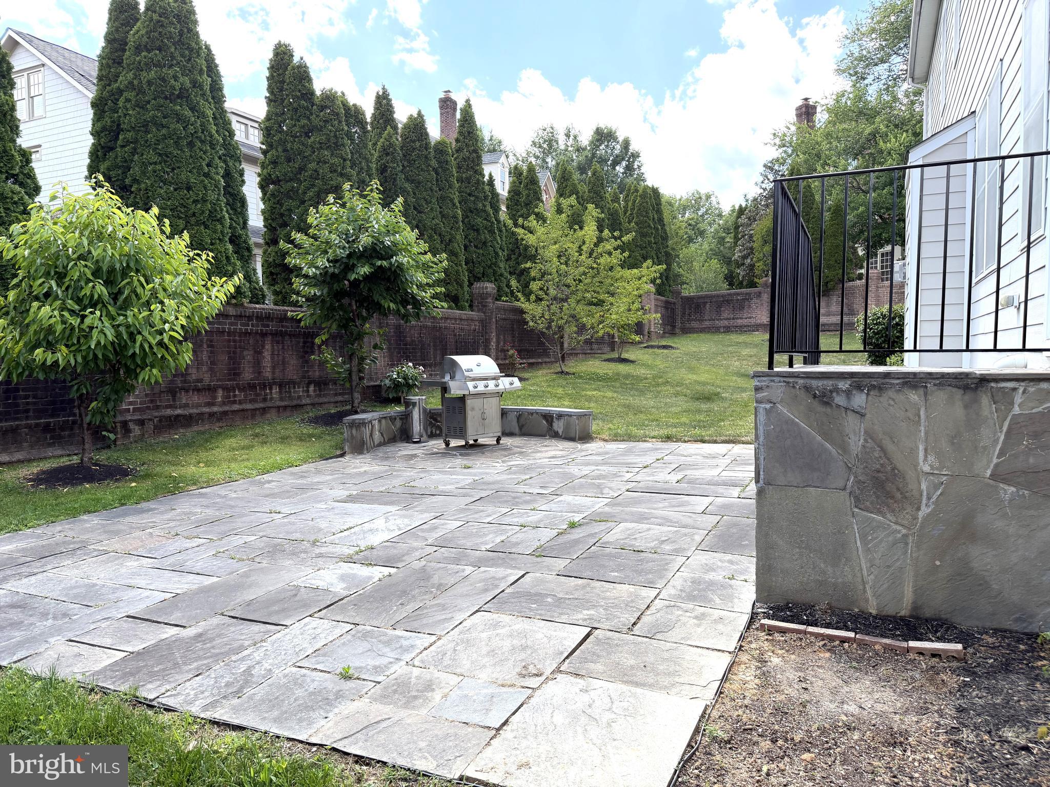 BROYHILLS MCLEAN ESTATES - Residential