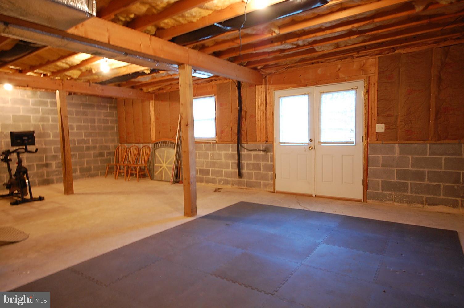 WHISPERING FALLS - Residential