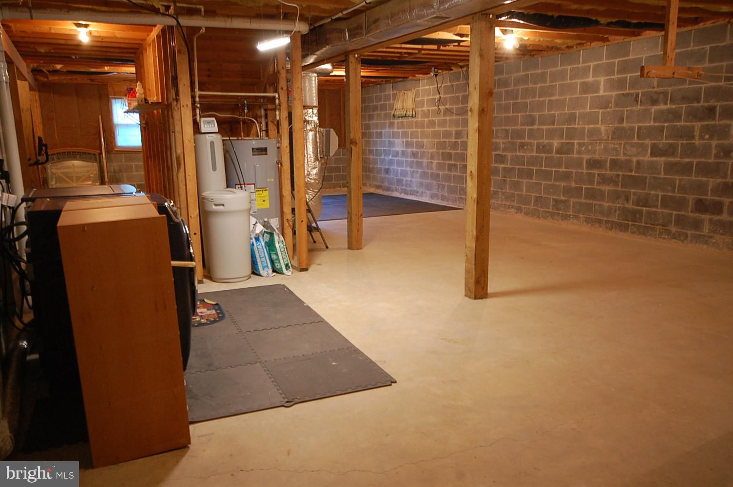 WHISPERING FALLS - Residential